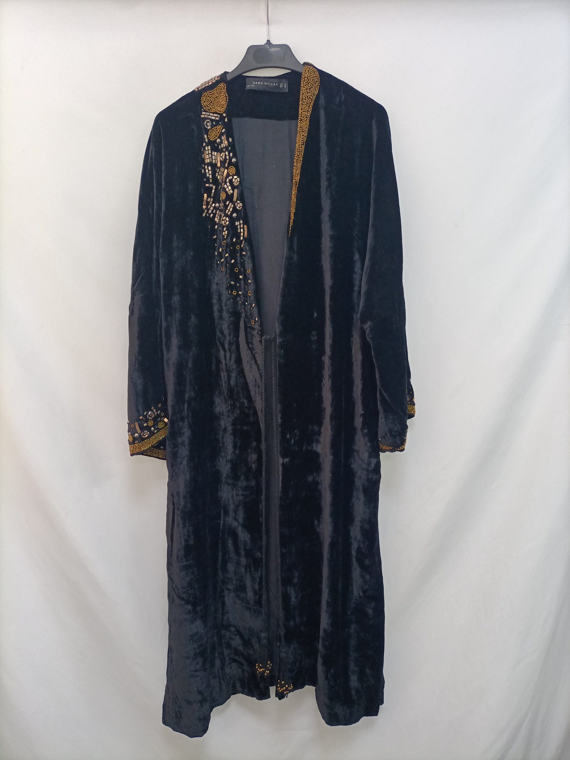 ZARA. Kimono negro terciopelo T.m
