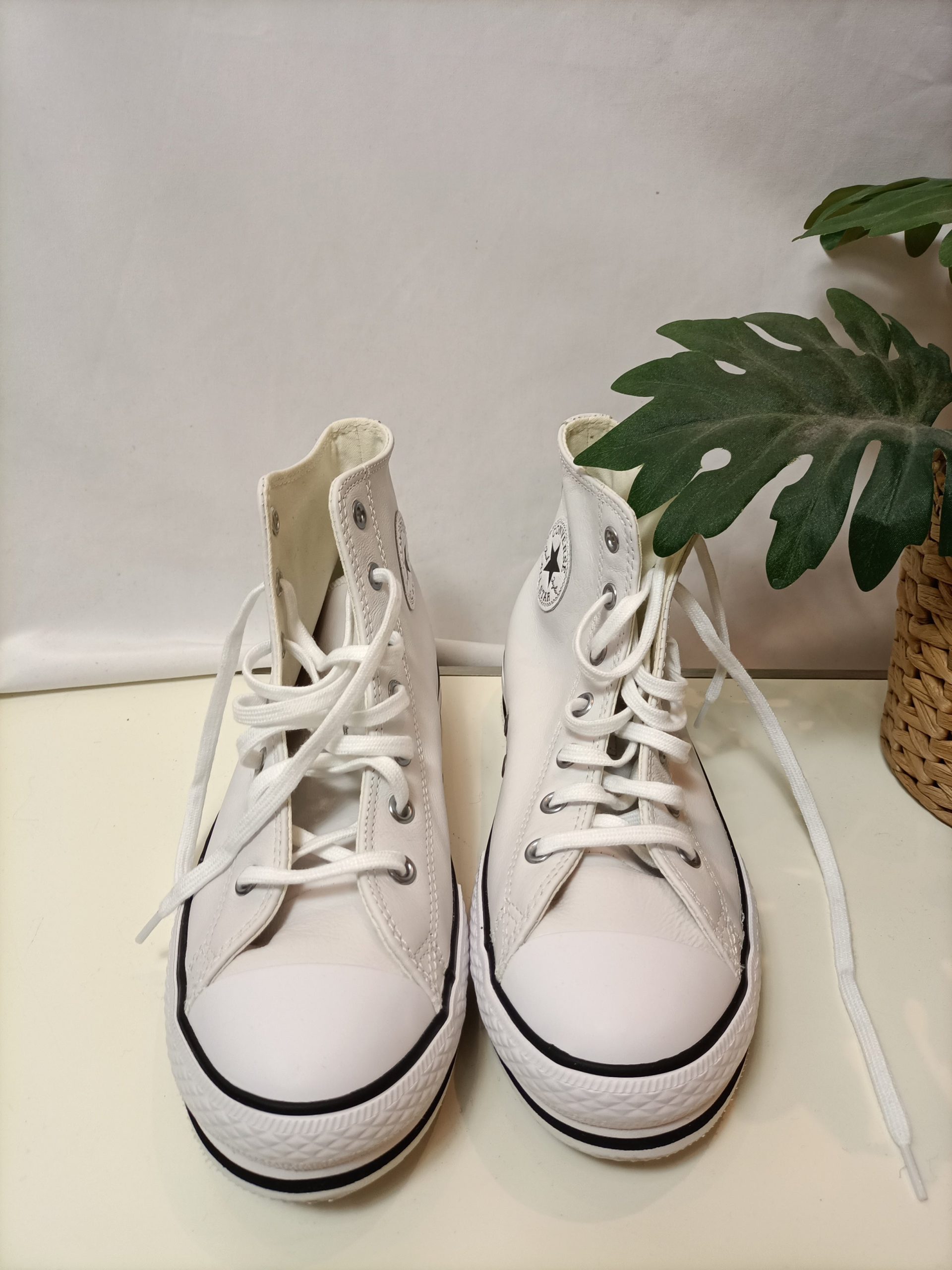 CONVERSES. Zapatillas blancas piel T.37