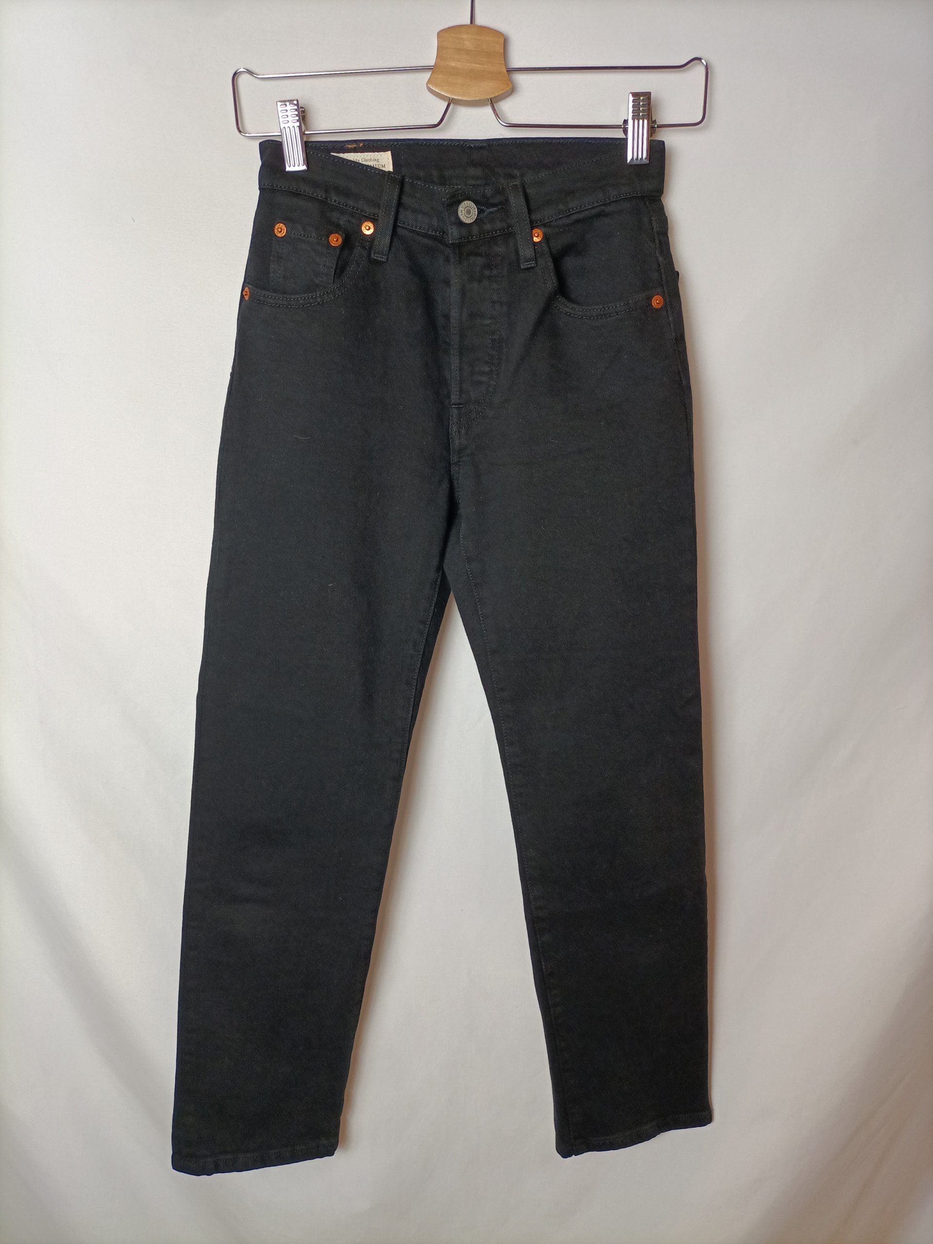 LEVI'S. Pantalón negro T.(23)32