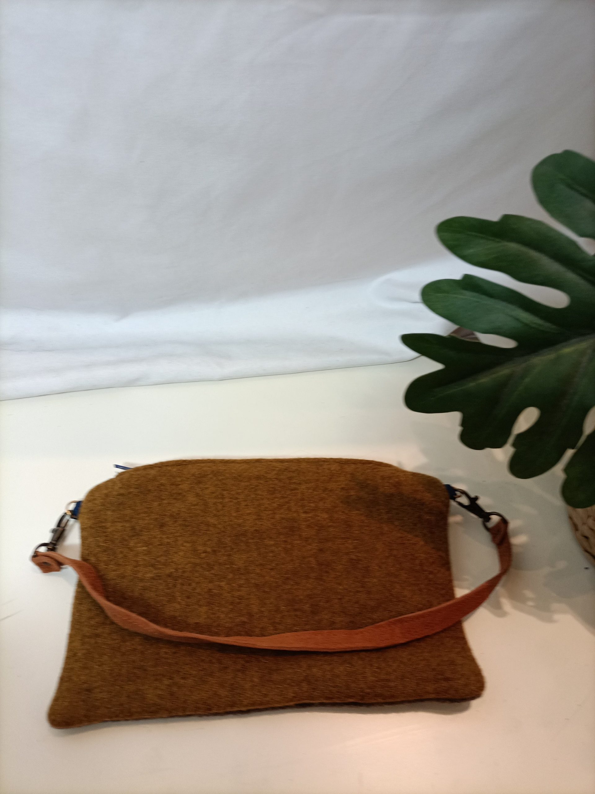 HOP BAG. Bolso mini fieltro