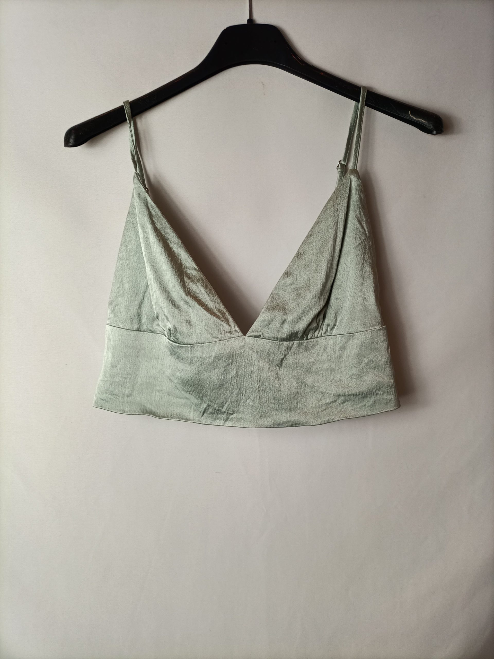 ZARA. Top verde satinado T.l