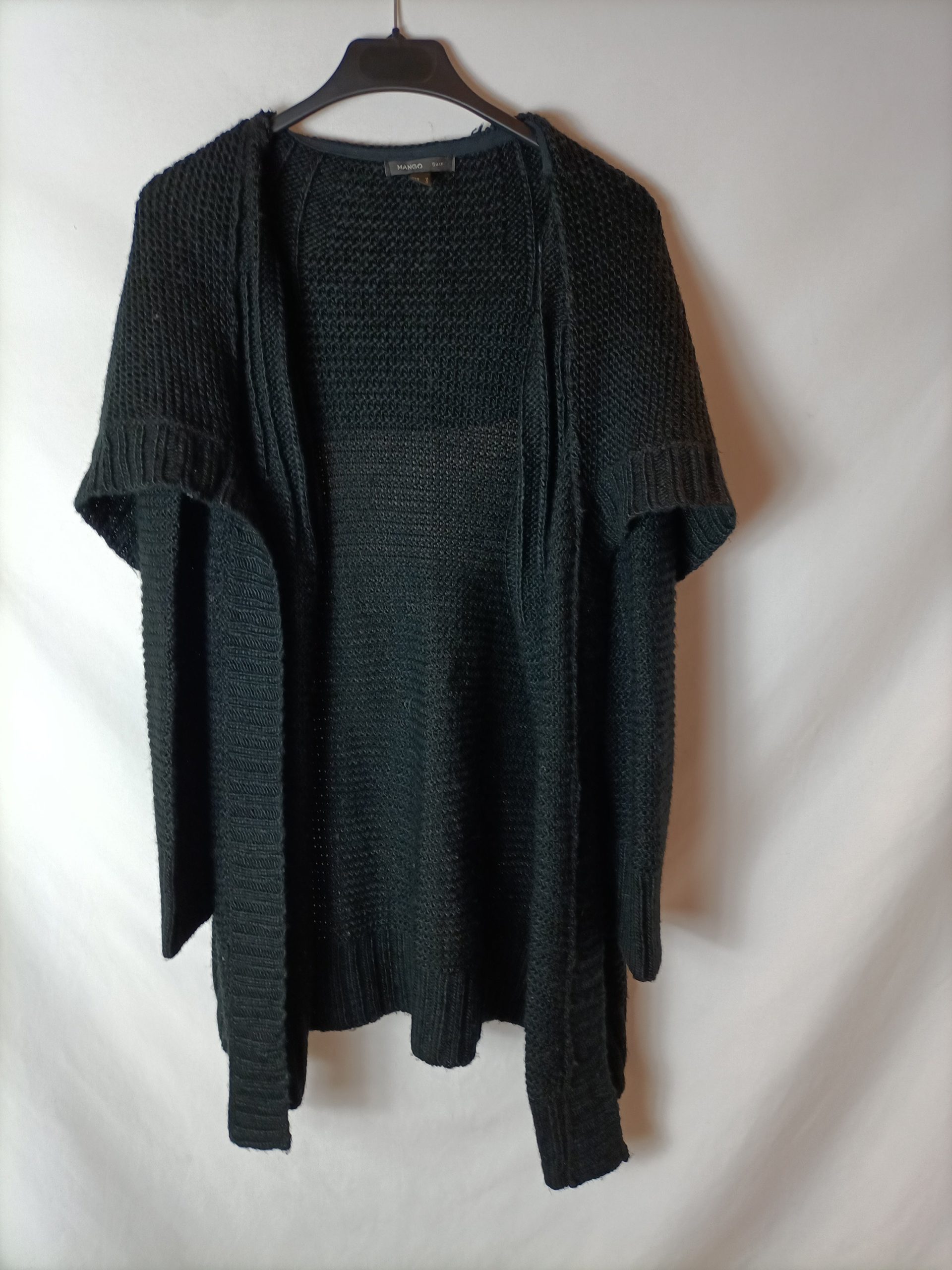 MANGO. Cárdigan negro punto T.m