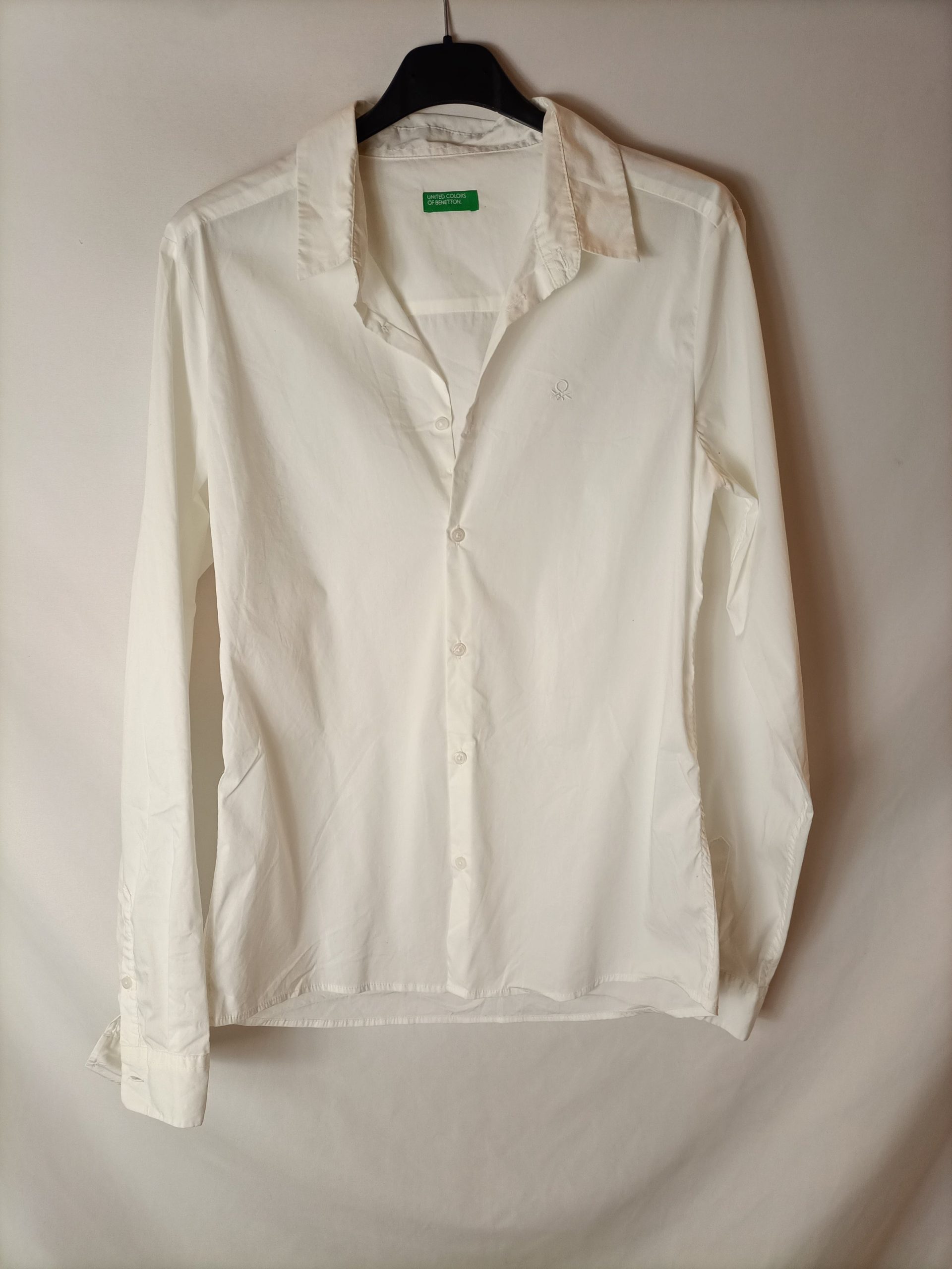 BENETTON. Camisa blanca clasica. T S/M