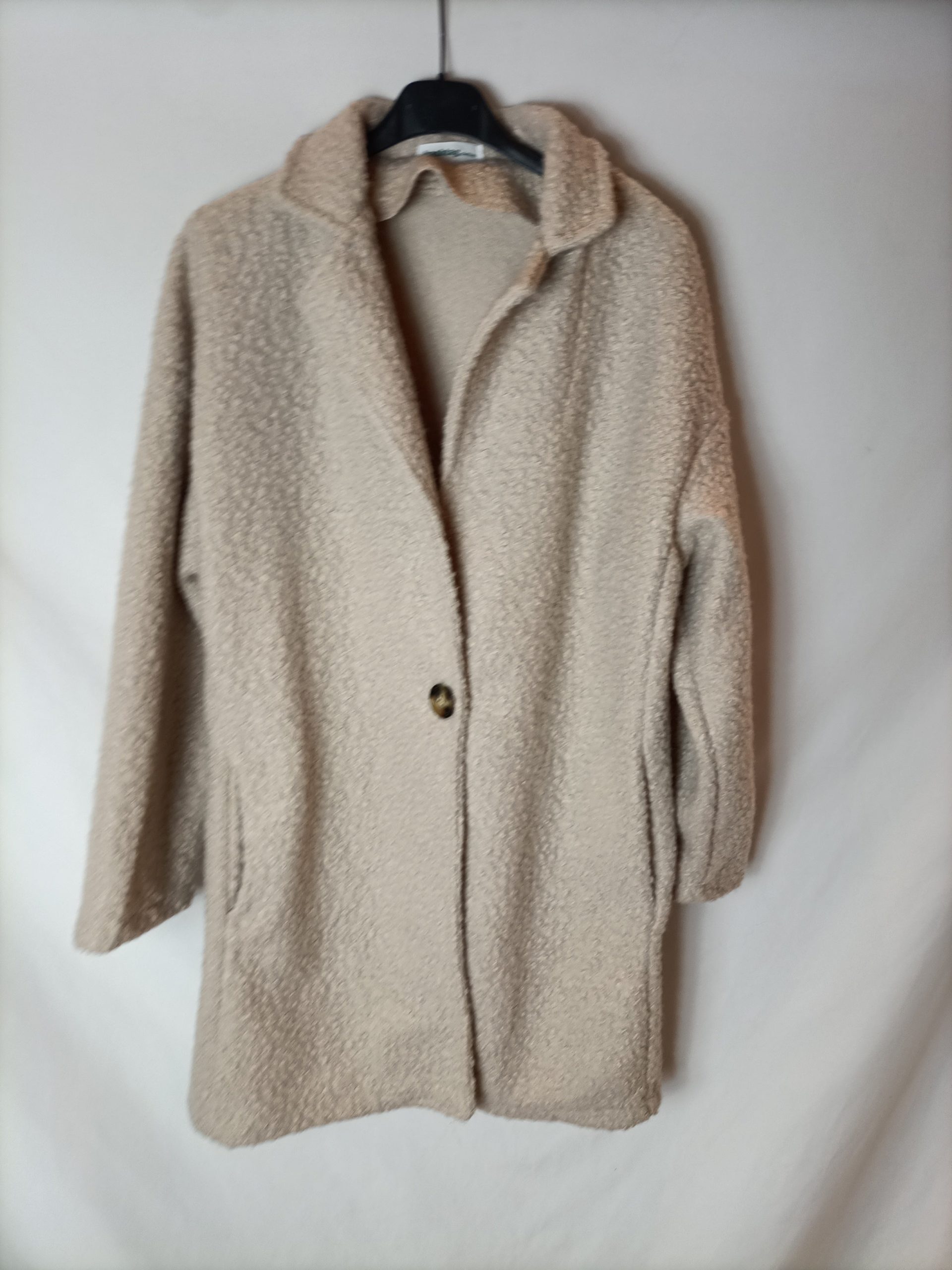 HASHTAG CLOTHES. Abrigo borrego beige T.s