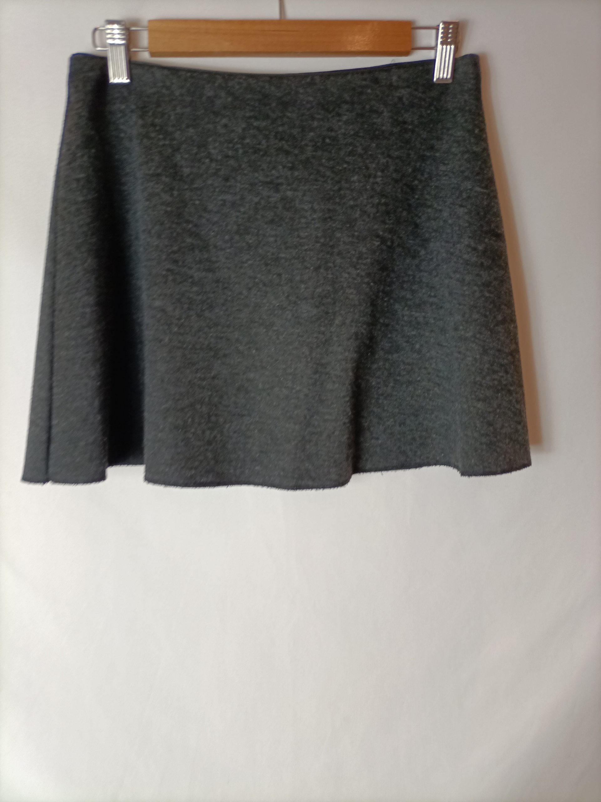 ZARA. Falda fluida gris marengo. T. M