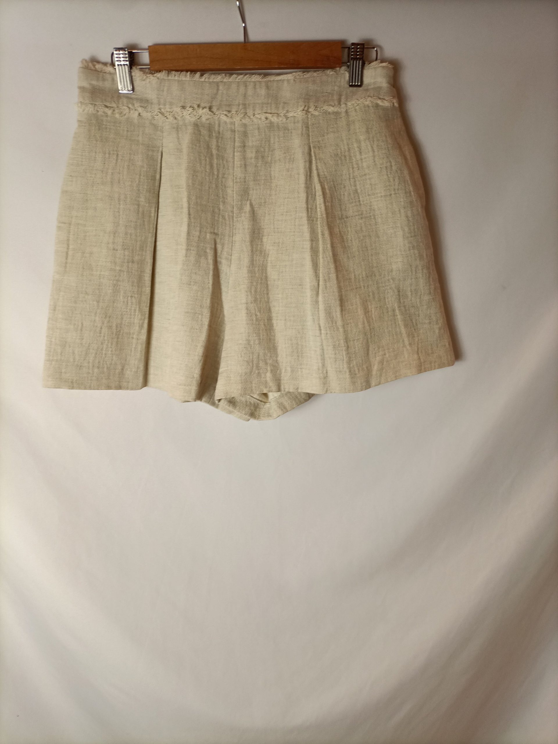 ZARA. Falda pantalón beige. T L