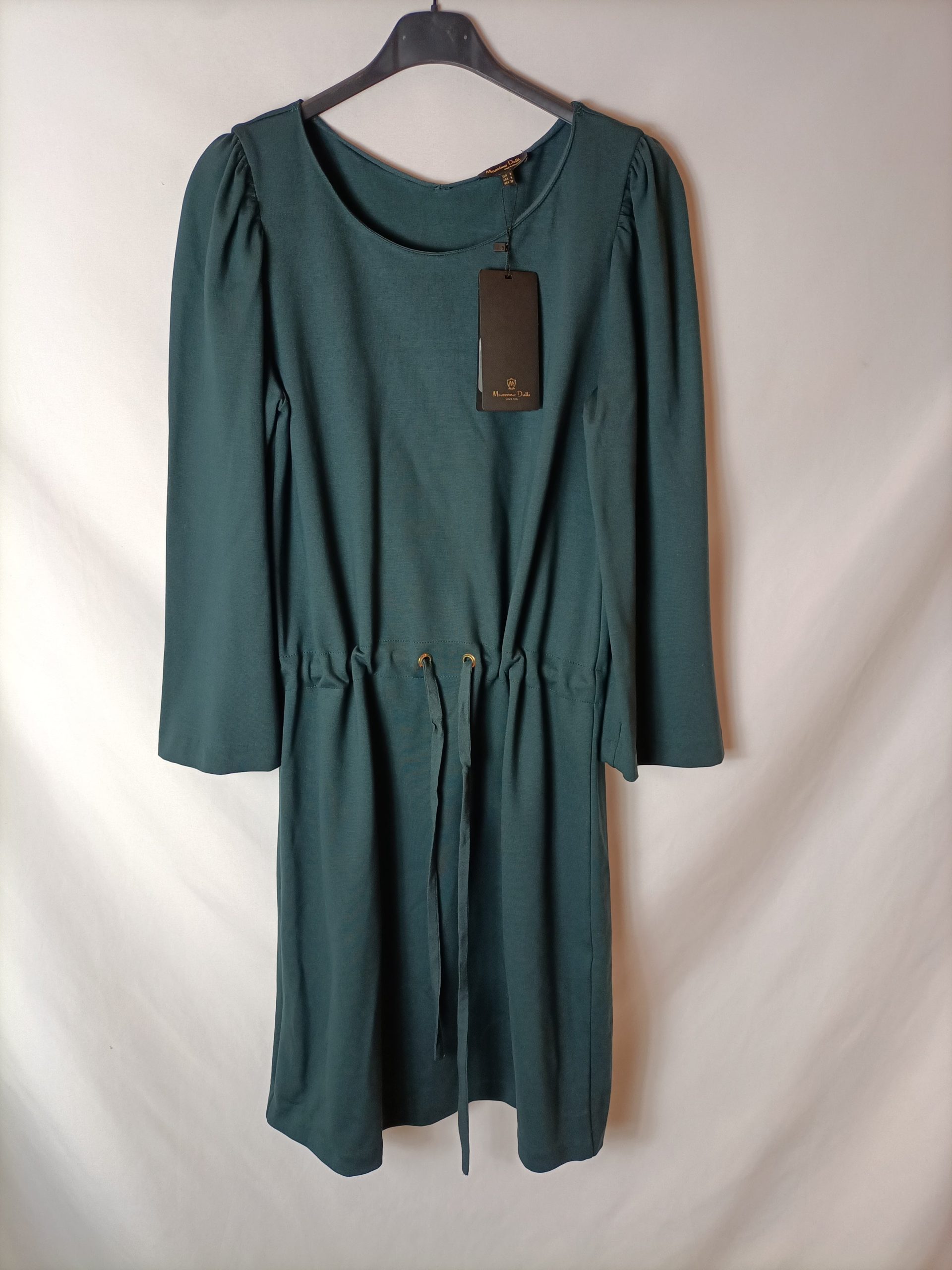 MASSIMO DUTTI. Vestido verde cinturón ajustable. T.M