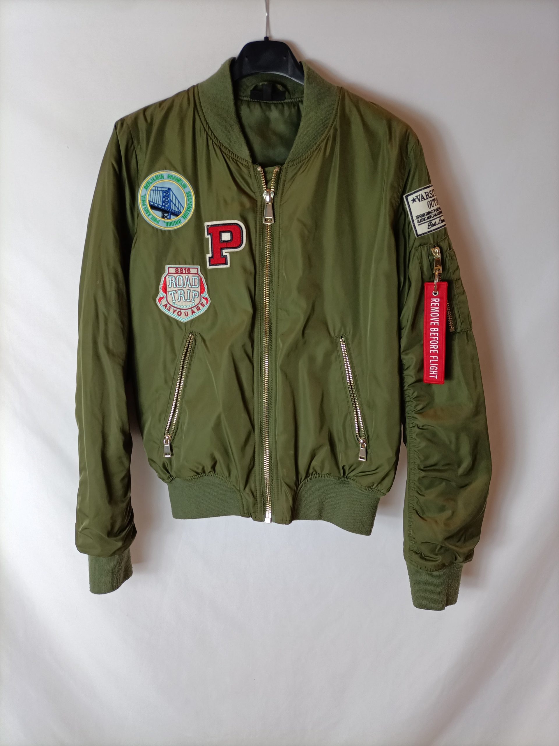 TOPSHOP. Bomber verde parches T.38
