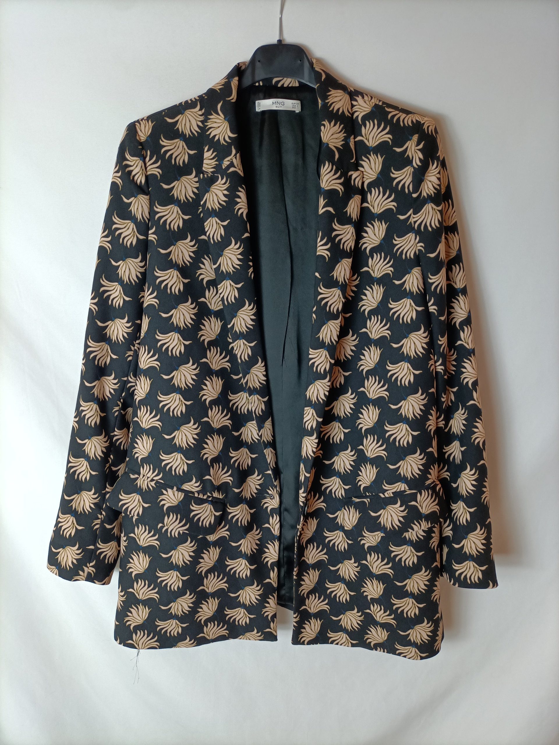 MANGO. Blazer negra estampada T.34 (tara)