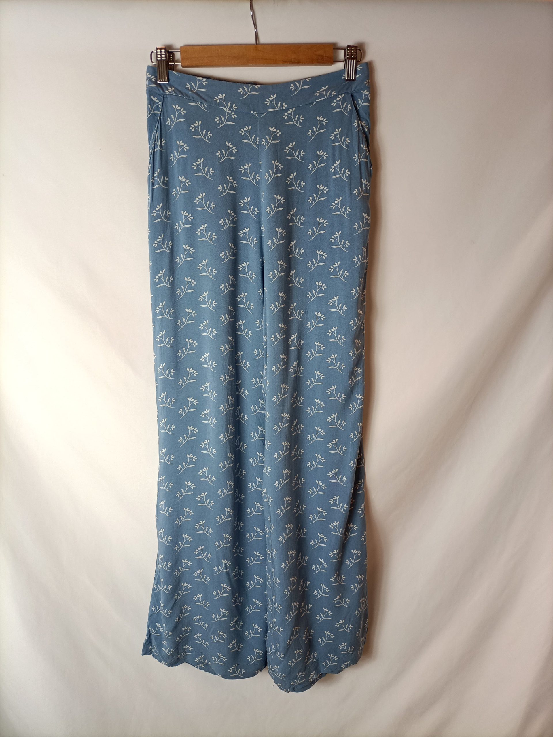 TOPSHOP. Pantalón fluido azul T.38