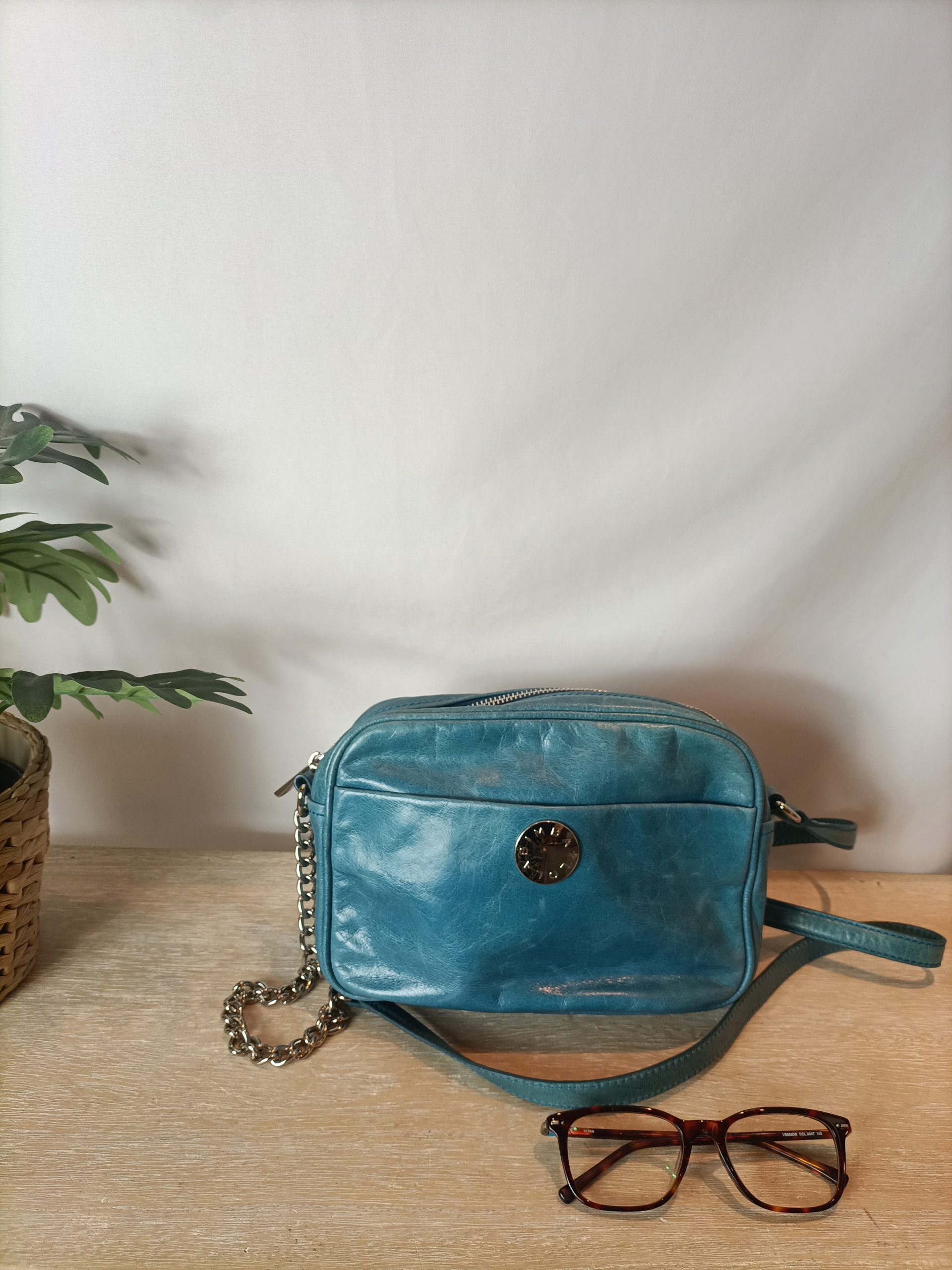 BIMBA Y LOLA. Bolso piel turquesa.