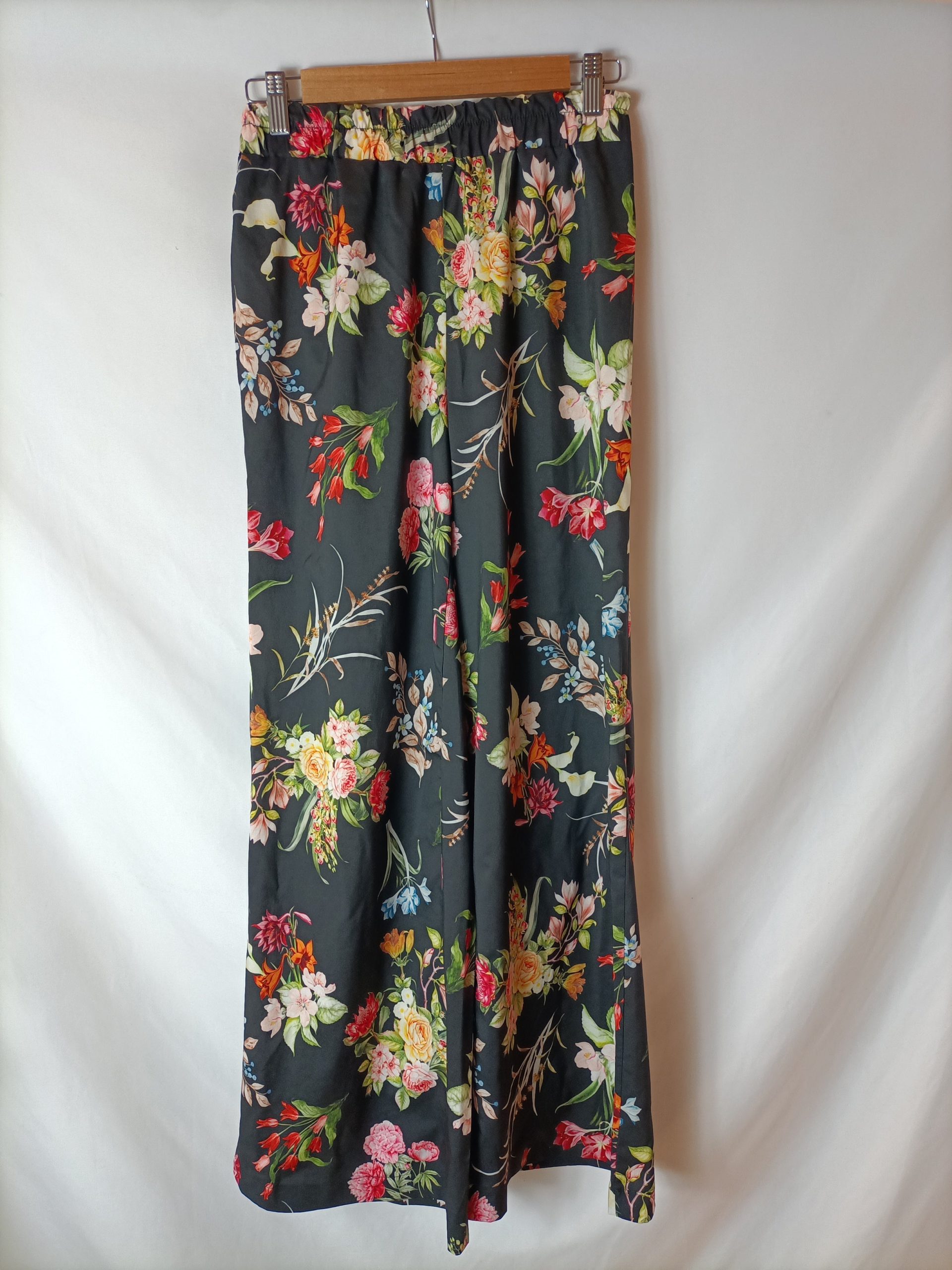 OTRAS. Pantalones fluidos estampados. T U (S/M)