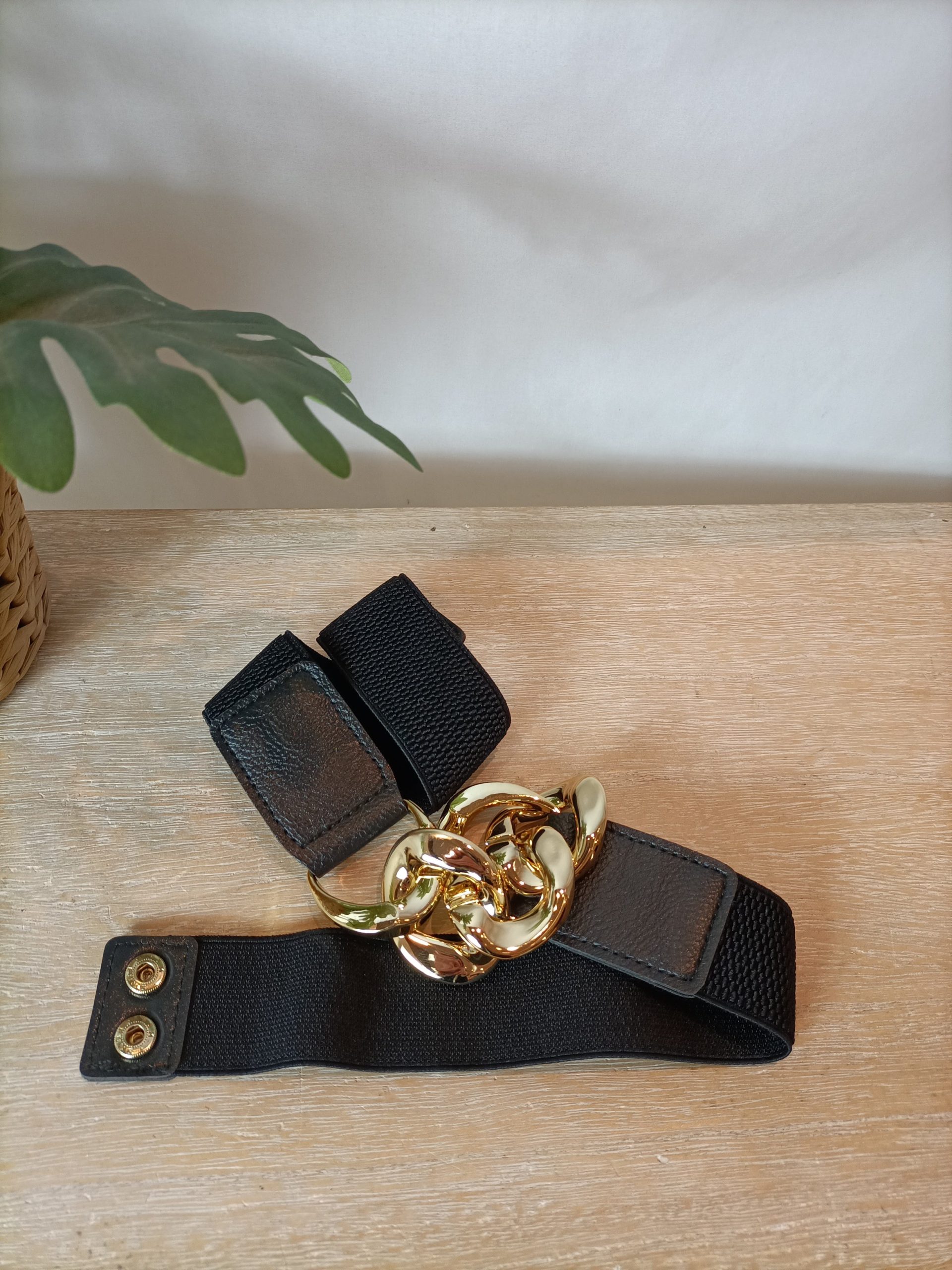 OTRAS. Cinturón negro elástico. T U