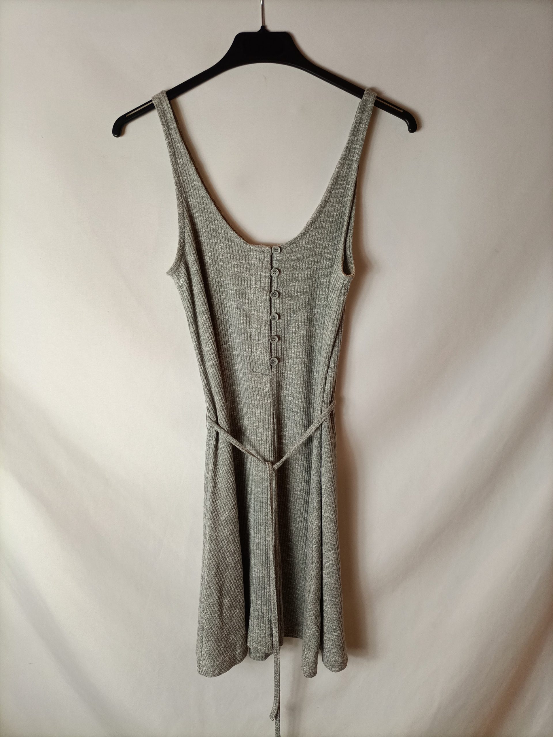 PULL&BEAR. vestido corto gris canalé T.xs
