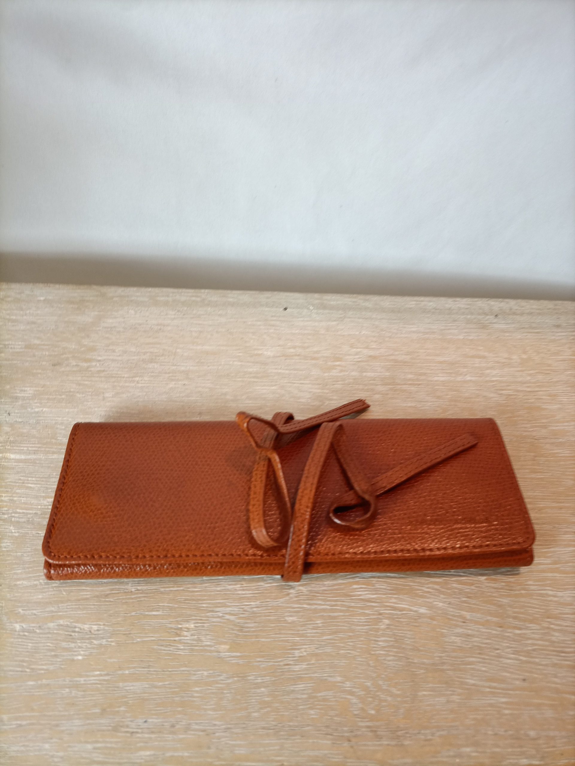 SALVADOR BACHILLER. Joyero piel