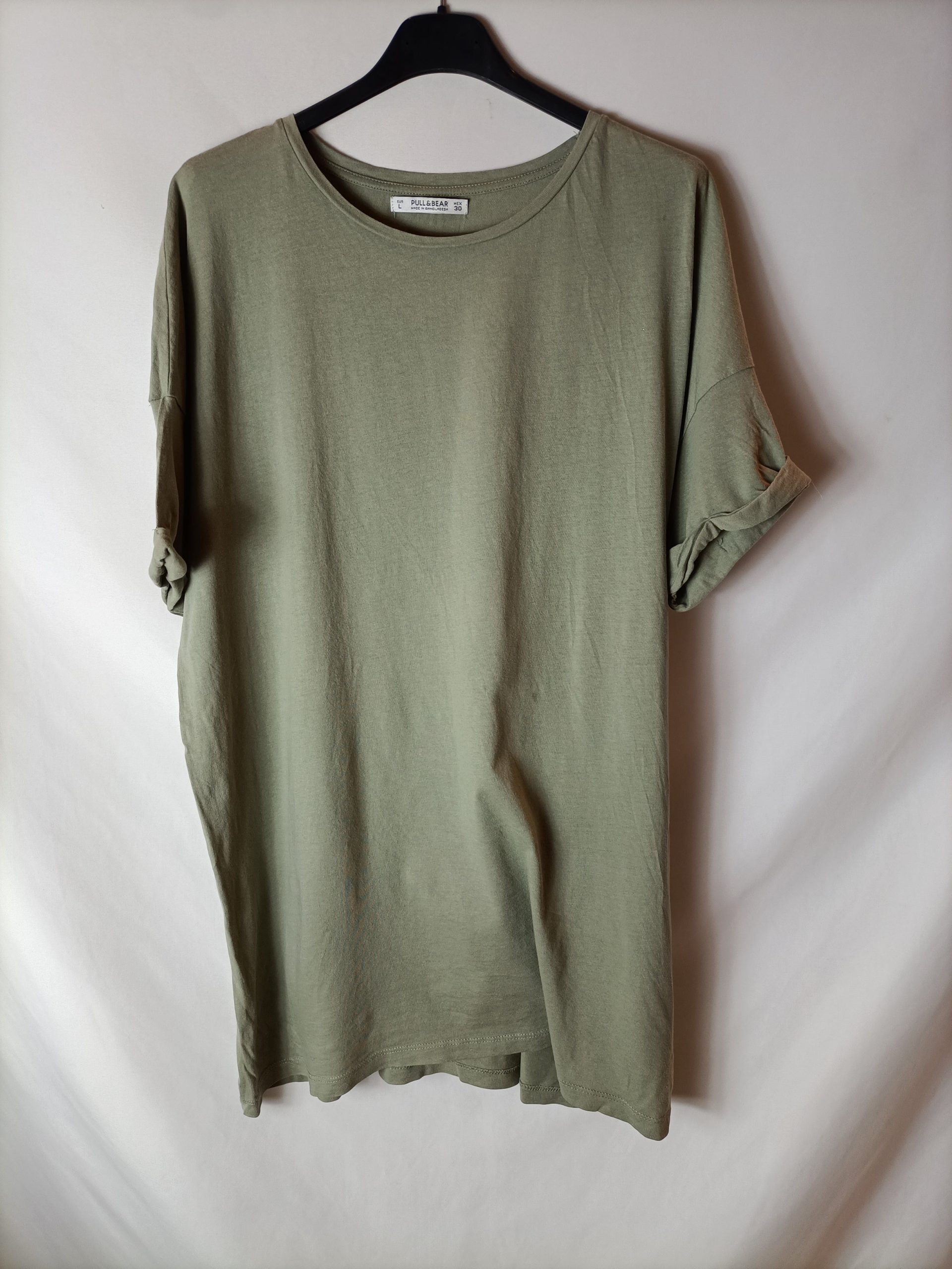 PULL&BEAR. Camiseta verde oversized. T L