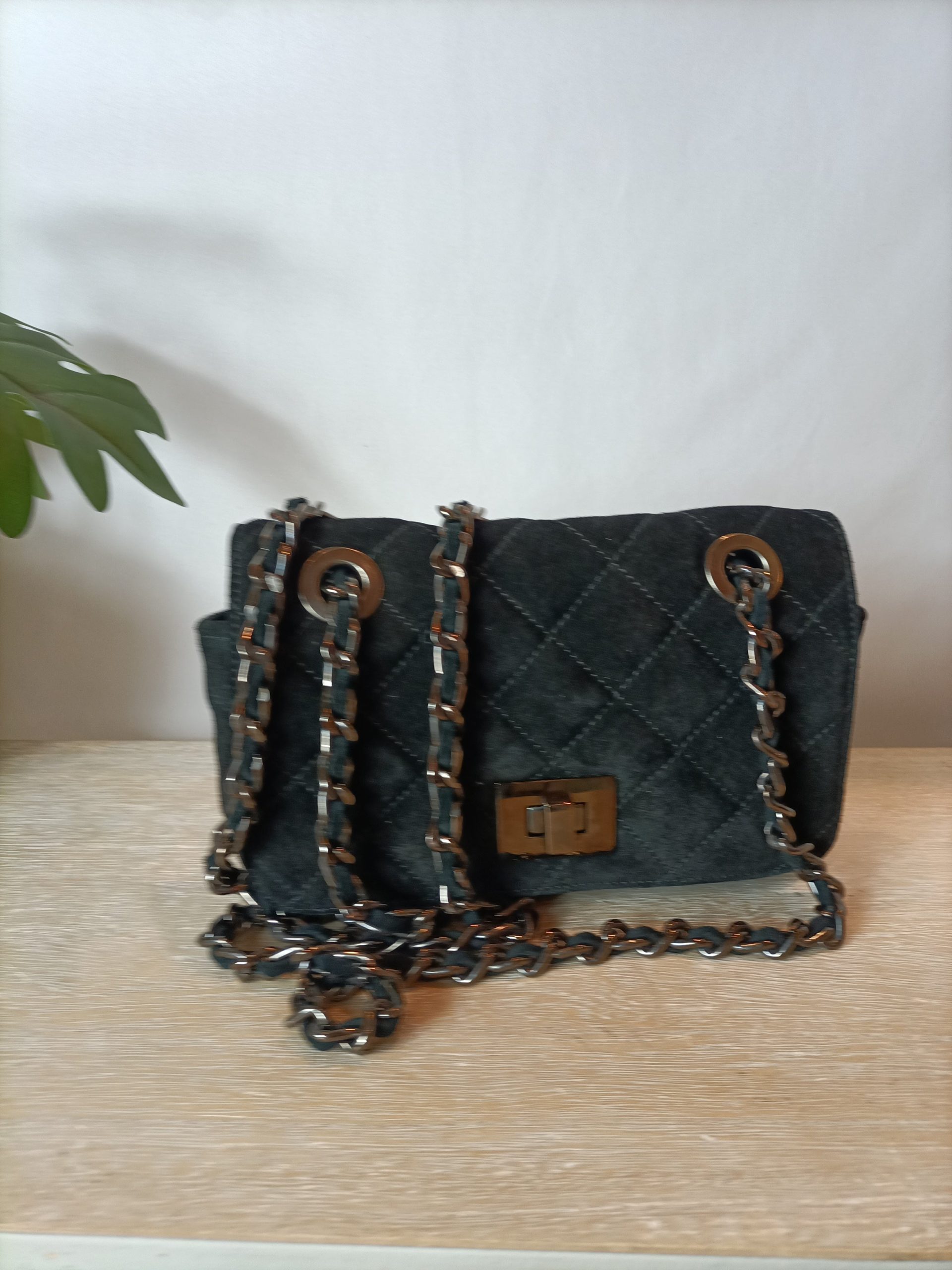 LURUEÑA. Bolso negro ante