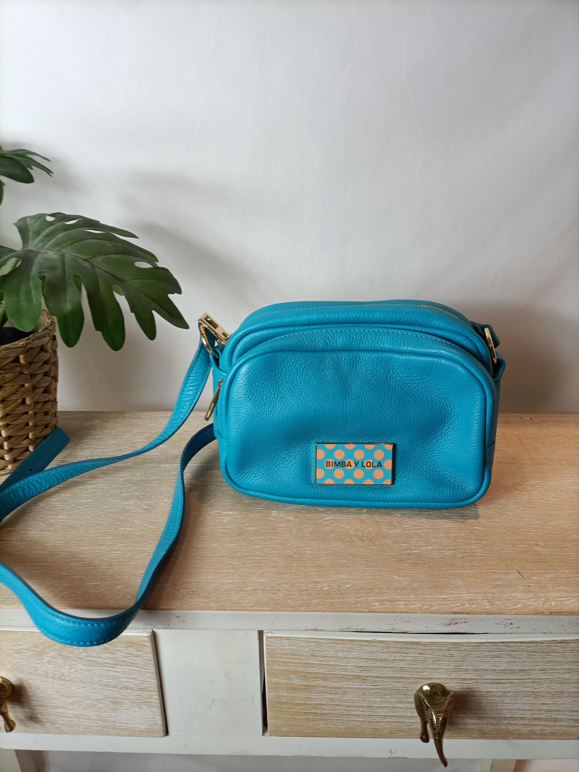 BIMBA Y LOLA. Bolso turquesa (tara)