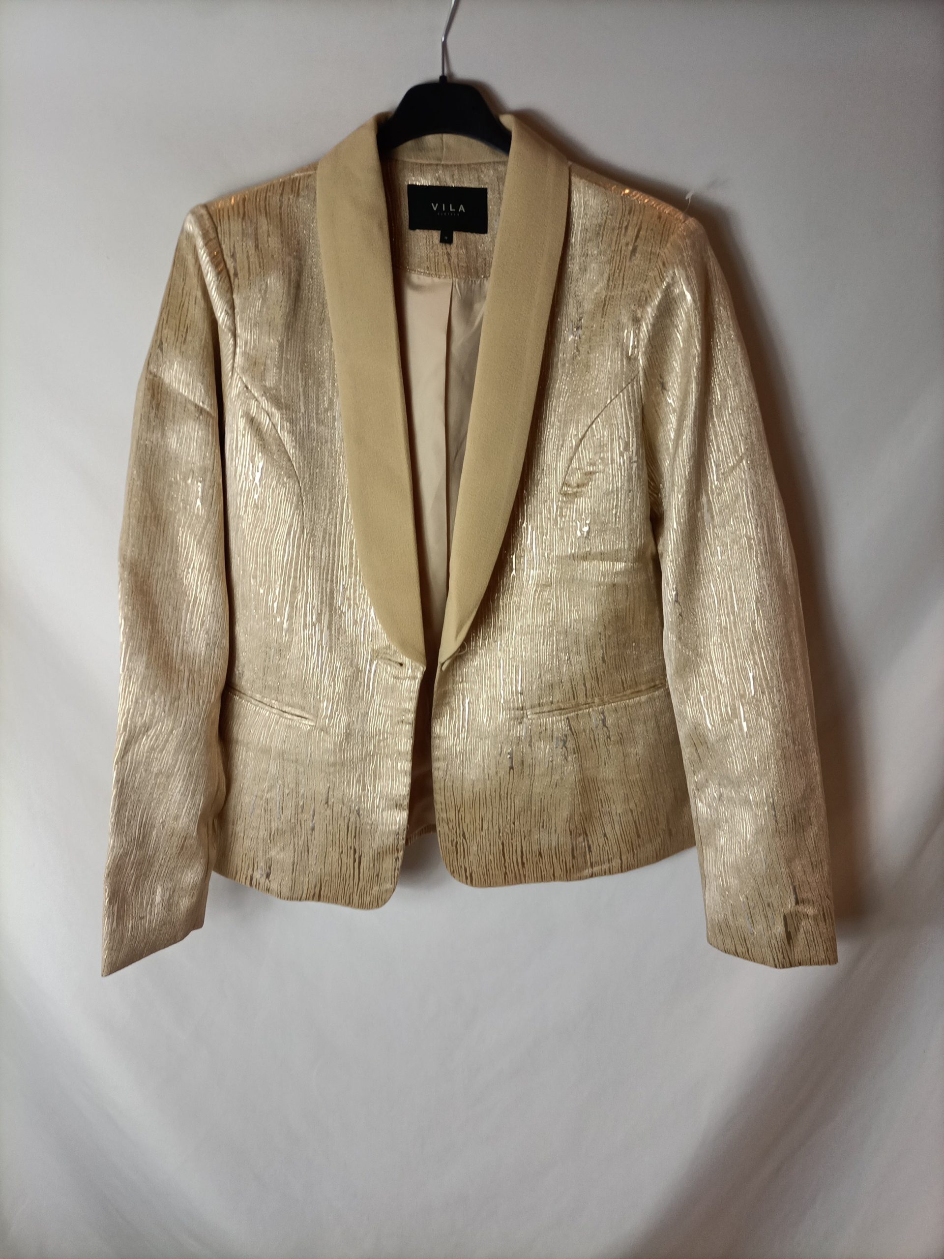 VILA. Blazer textura dorada. T M