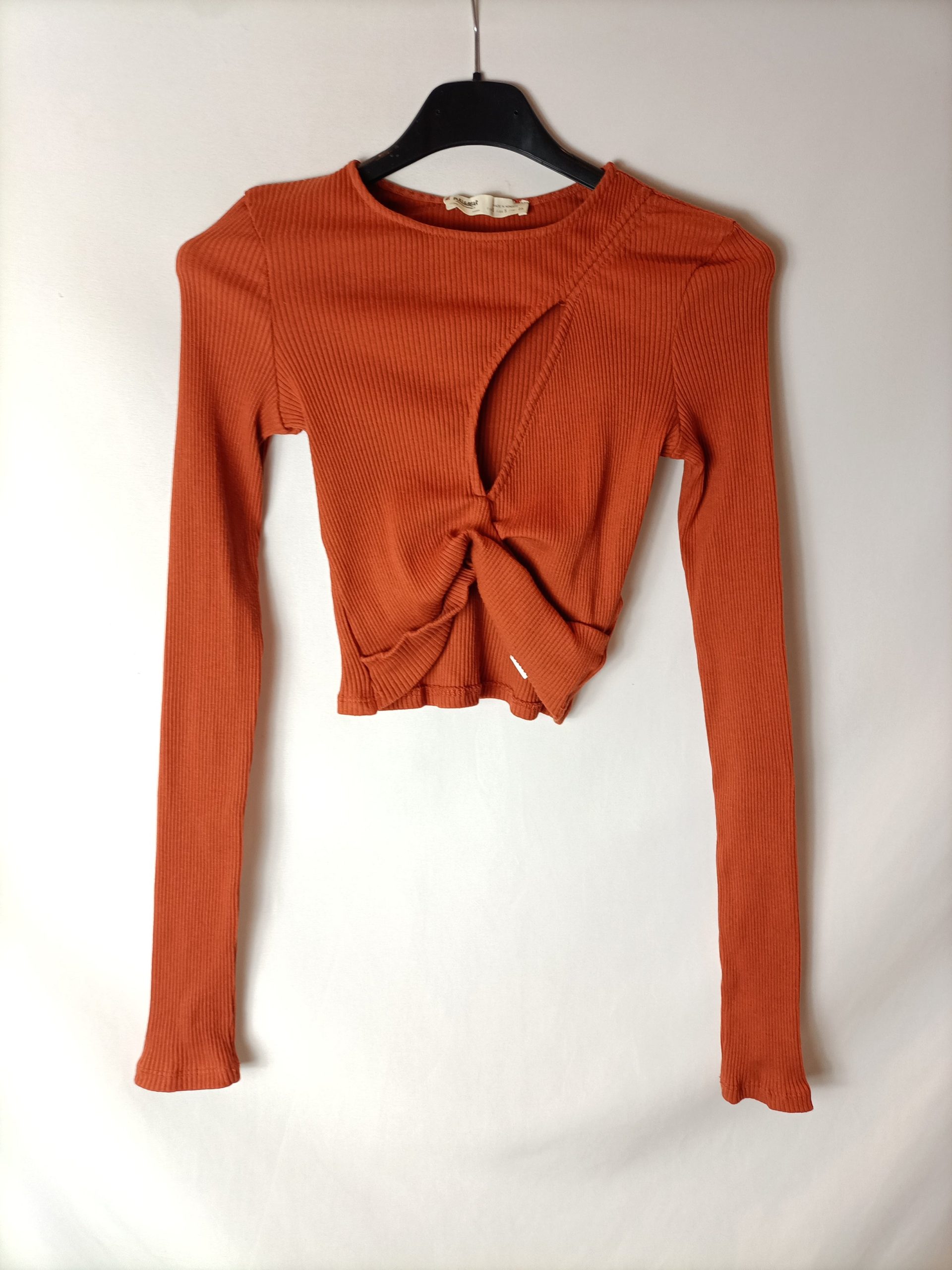 PULL&BEAR. Crop top apertura canalé. T S