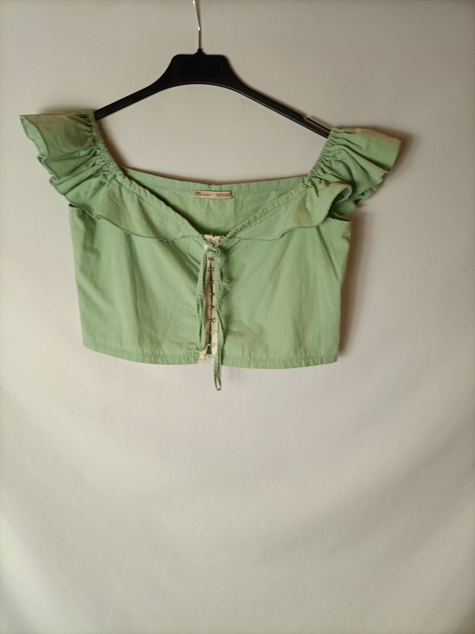 ZARA. Top verde volante T.s