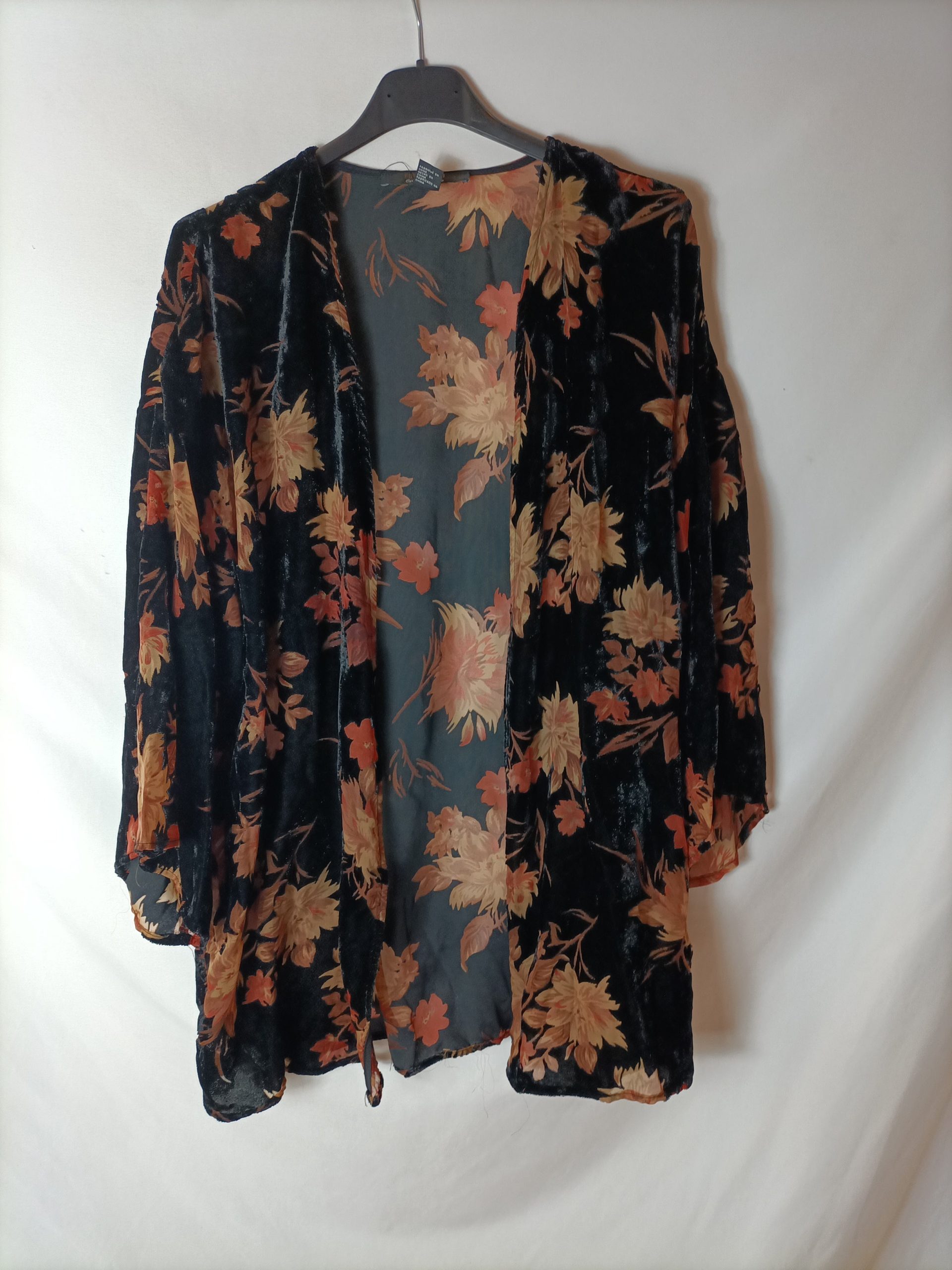 FOREVER21. Kimono flores terciopelo T.s