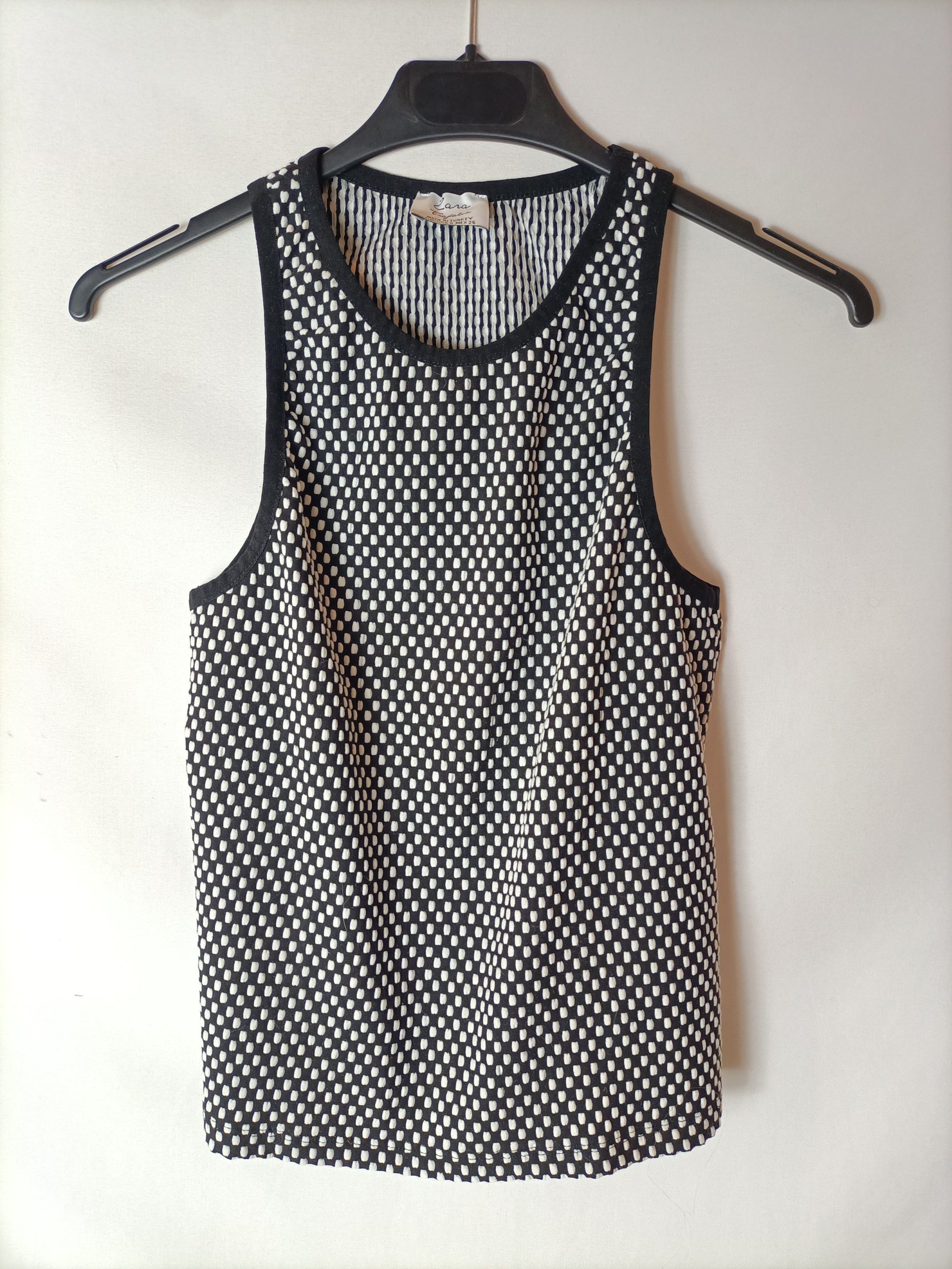 ZARA. Top negro plumeti T.s