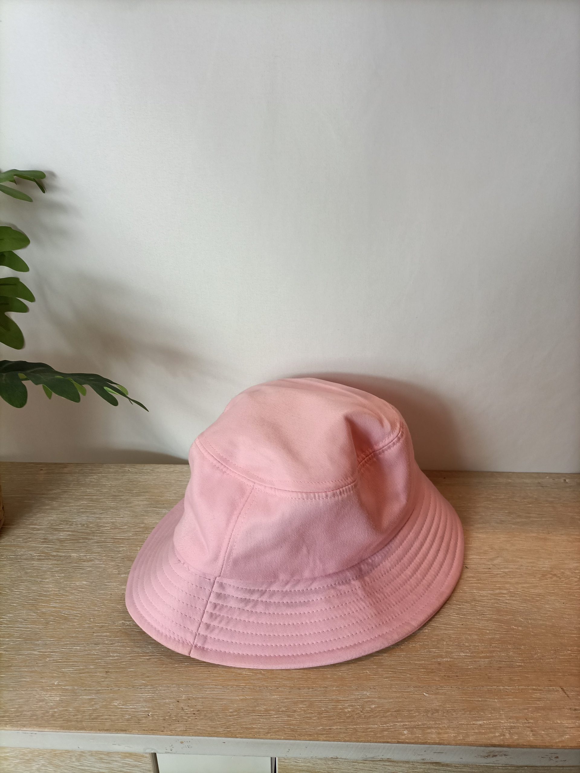 OTRAS. Bucket rosa tela