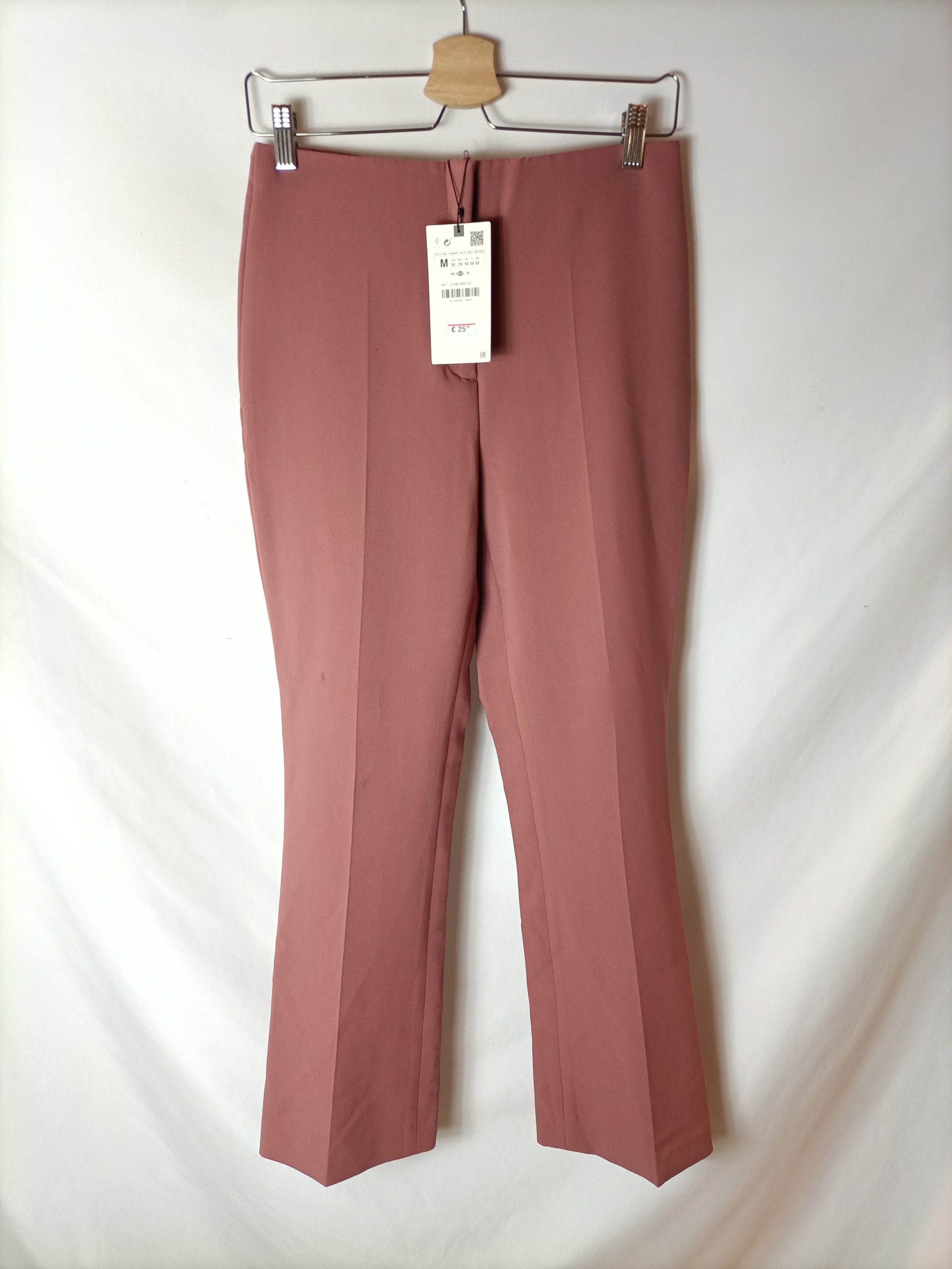 ZARA. Pantalón rosa acampanado T.m