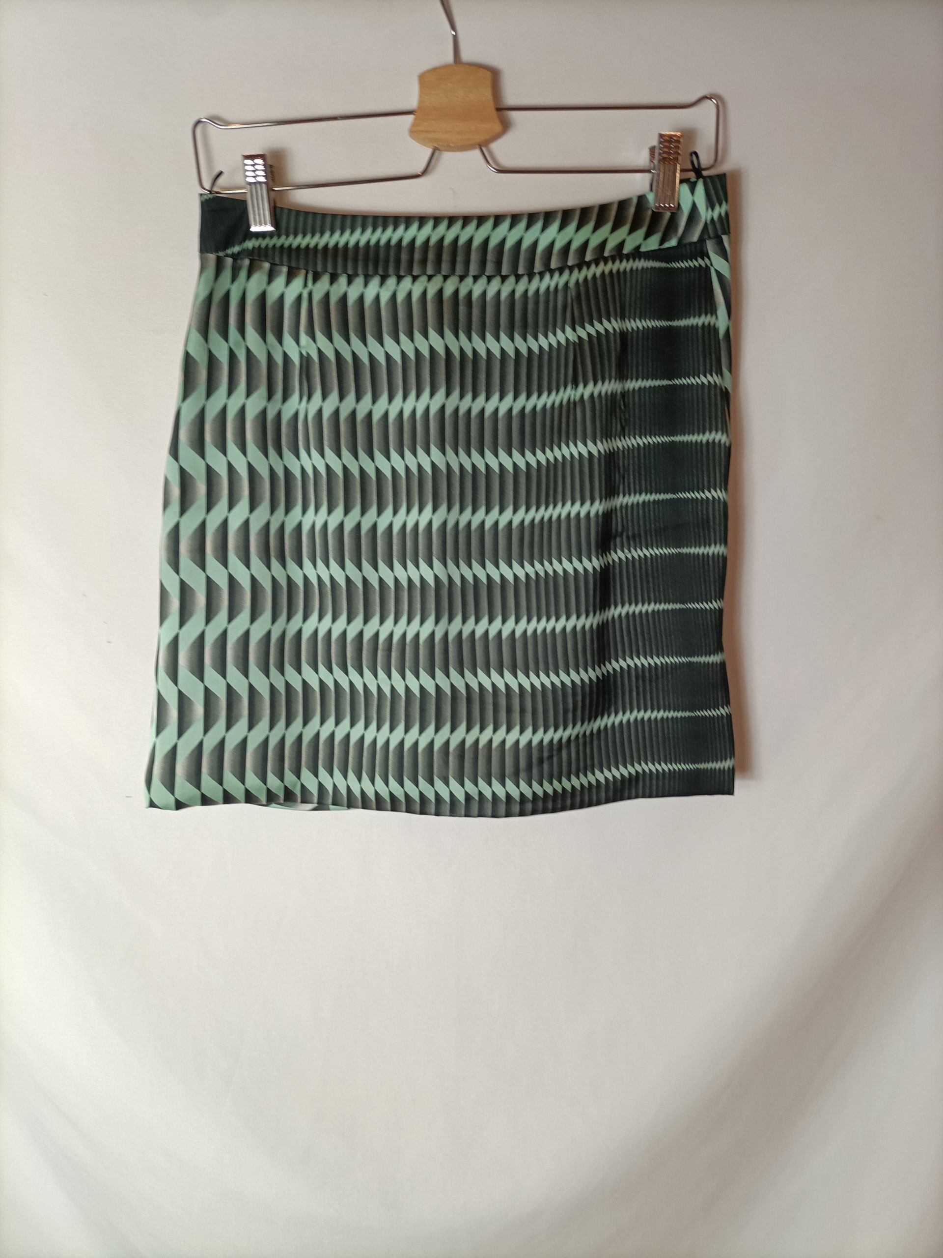 PINKO. Falda corta dibujo asimétrico. T 38