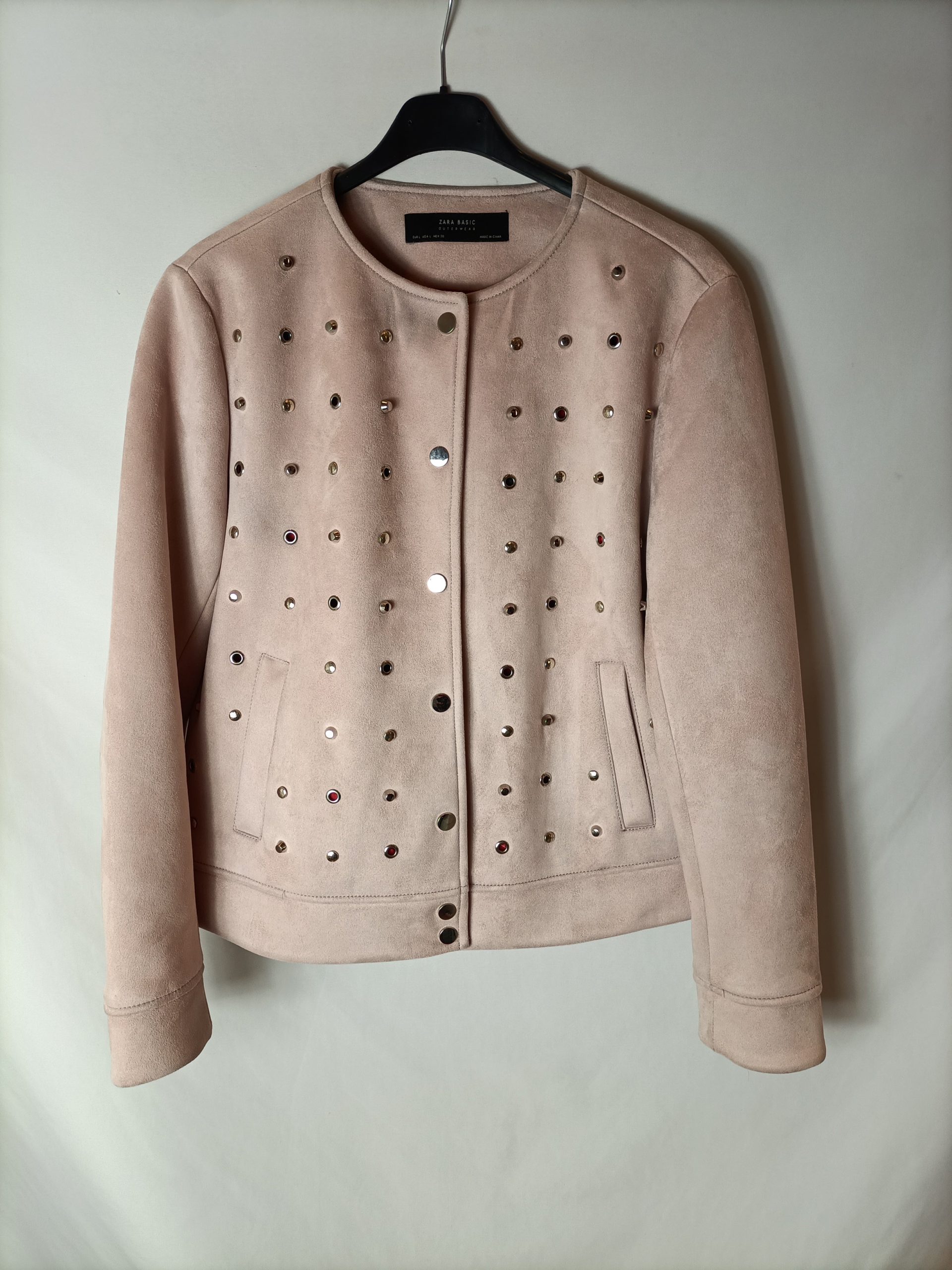 ZARA. Chaqueta rosa tachulas T.l
