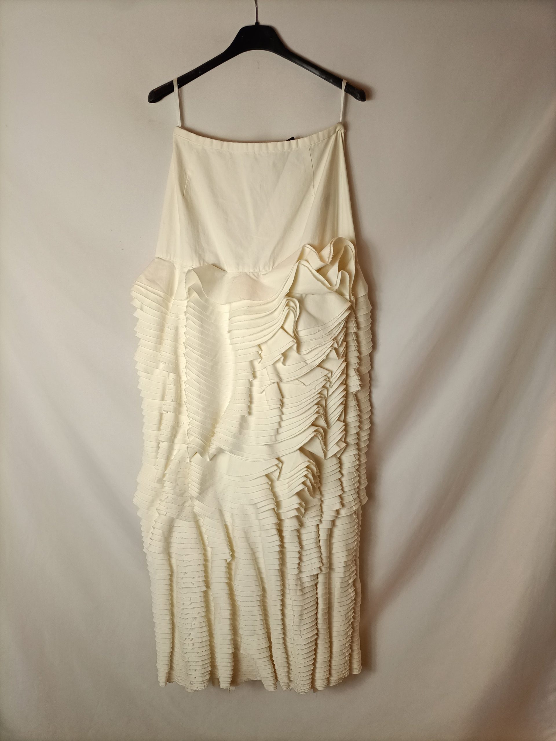 H&M by EDDY ANEMIAN. Falda larga volantes blanco roto. T 34