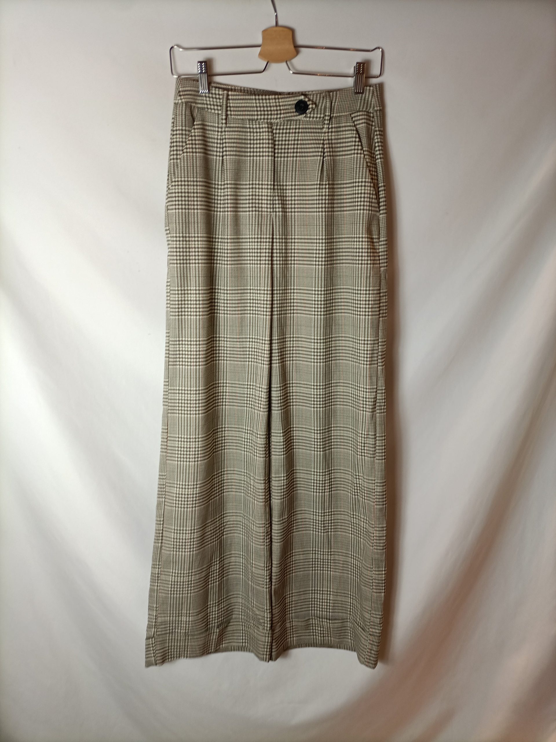 BERSHKA. Pantalón ancho cuadros T.38