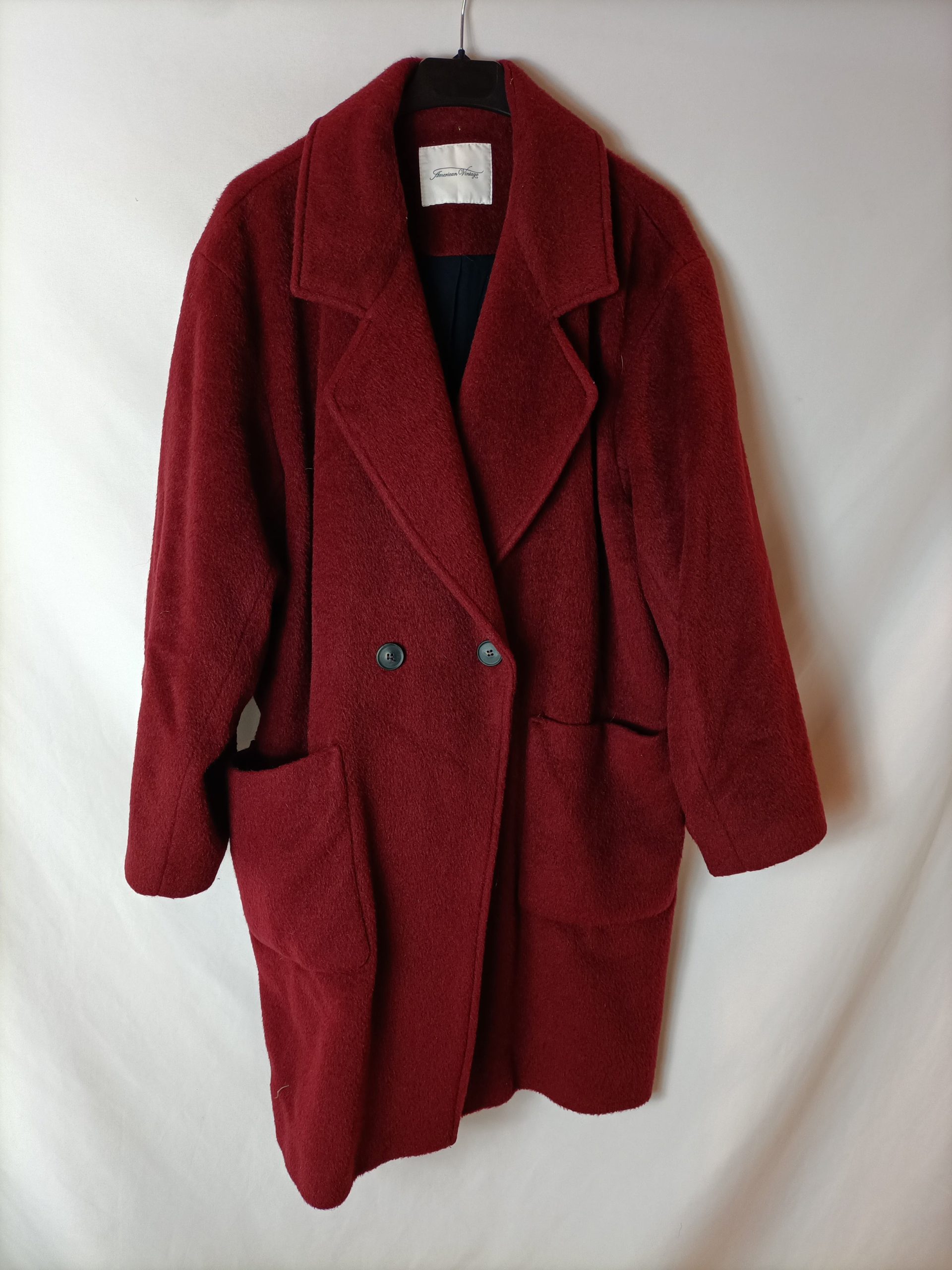 AMERICAN VINTAGE. Abrigo burdeos. T U (m/l)