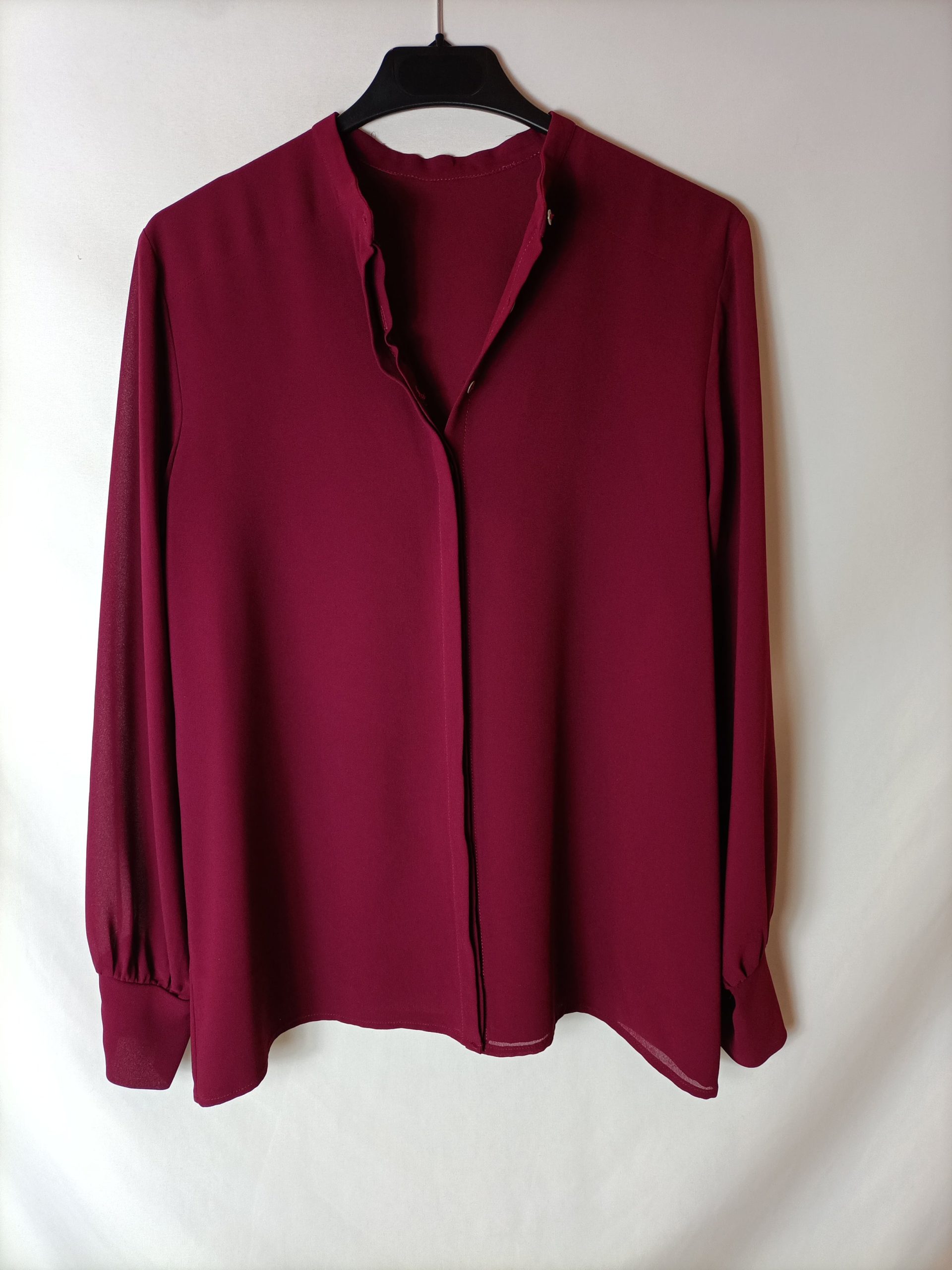 BIMANI. Blusa burdeos botones T.m