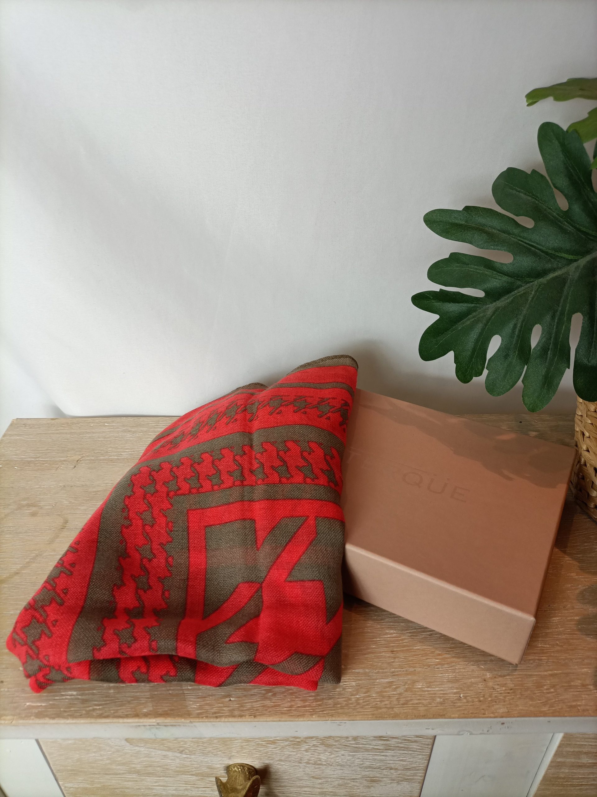 UTERQÜE. Pañuelo pata de gallo