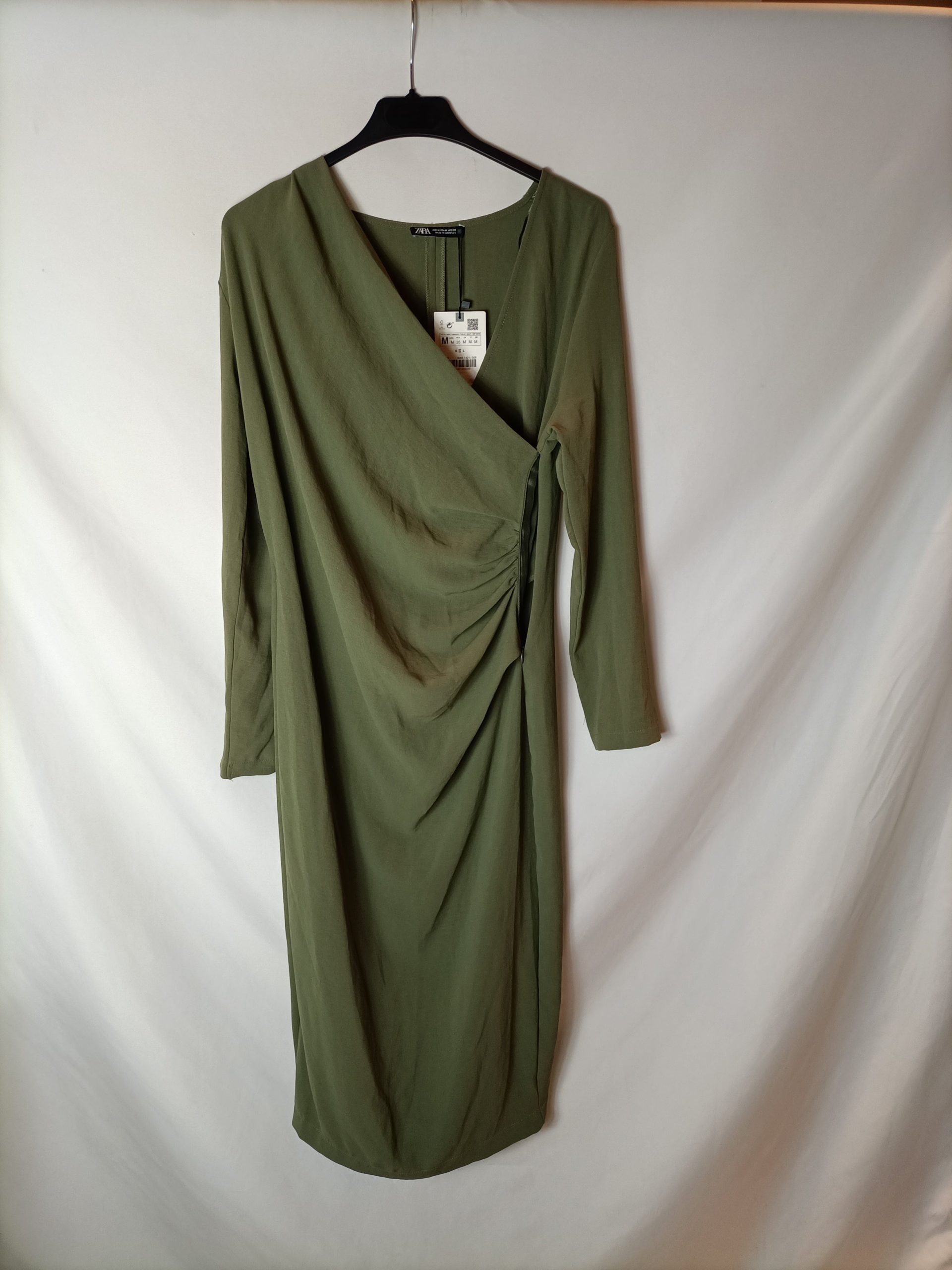 ZARA. Vestido midi verde caza. T M