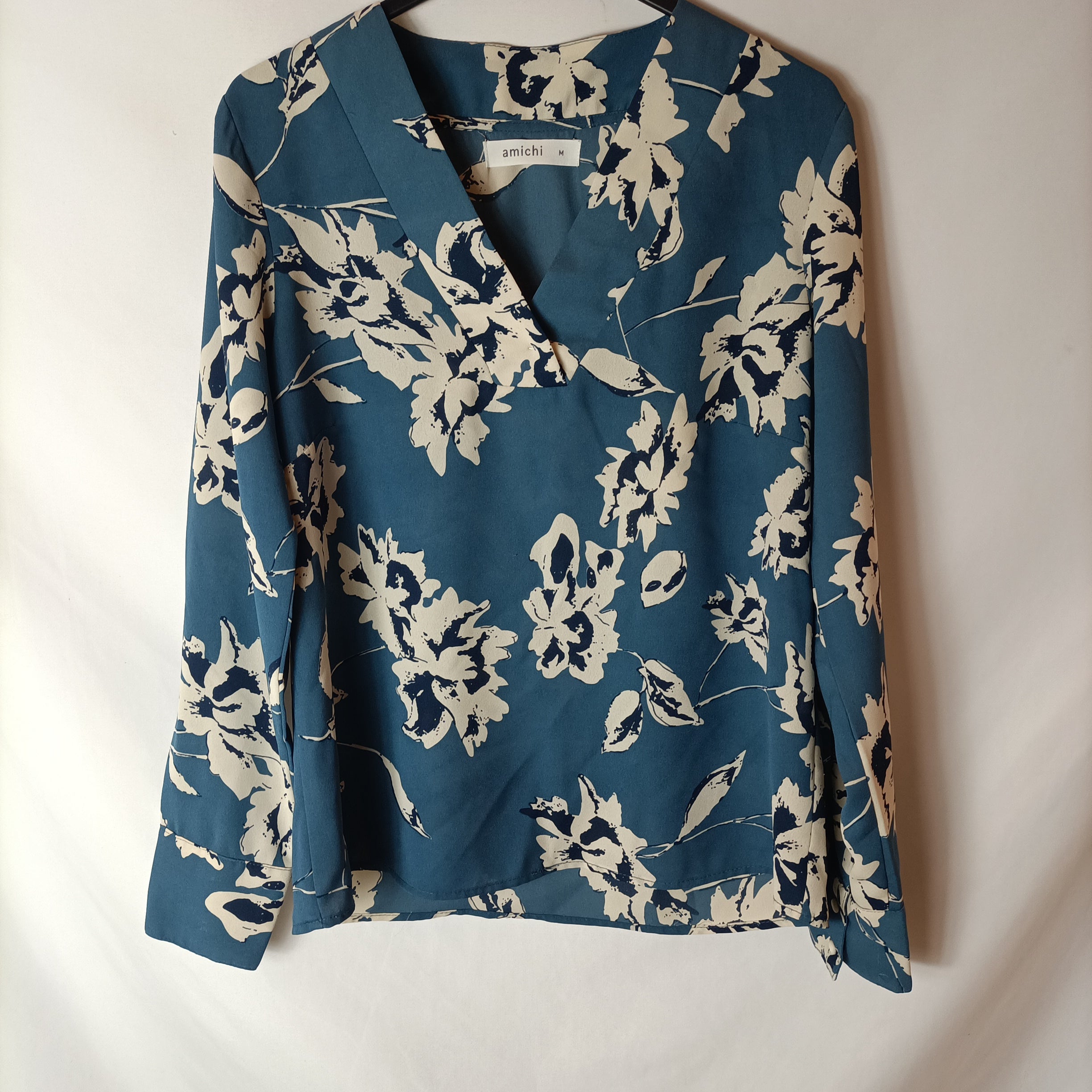 AMICHI. Blusa azul estampada. T M