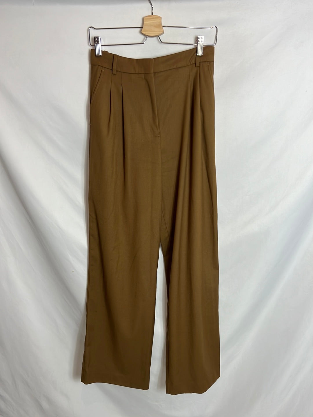 ZARA. Pantalón verde caqui para ancha. T S