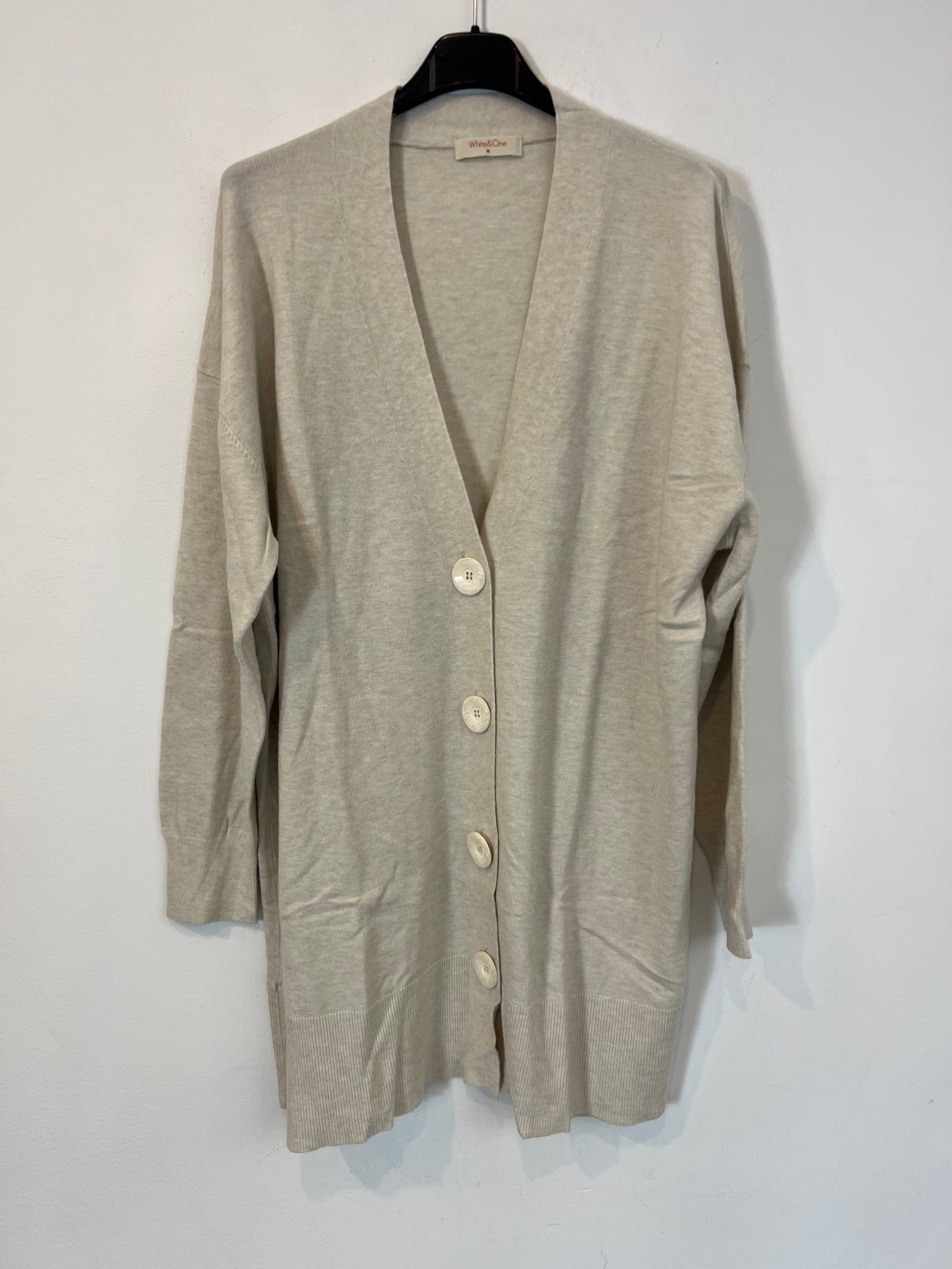WHITE&ONE. Cardigan beige botones. T M