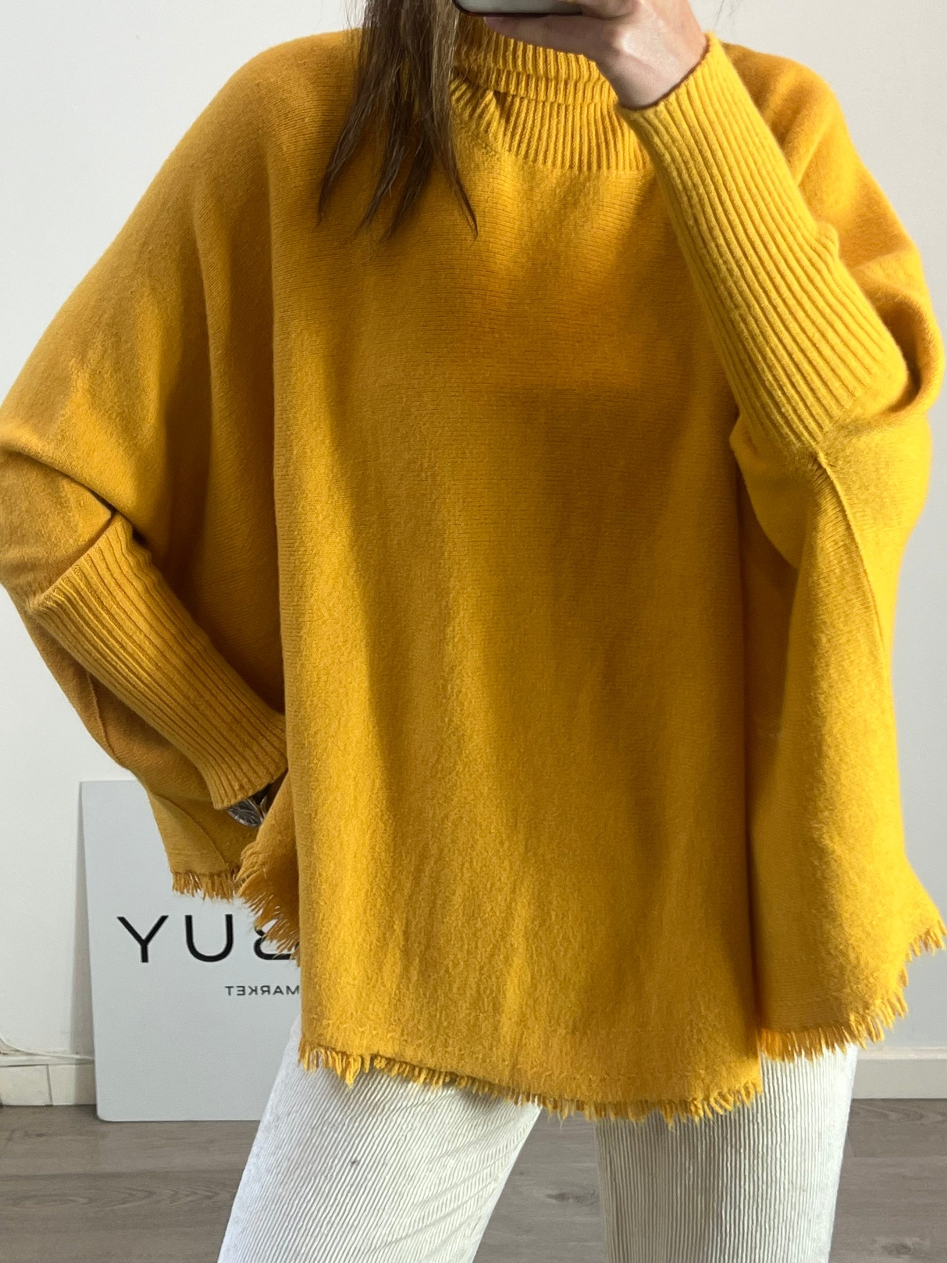 ALEXANDRE LAURENT. Jersey mostaza flecos cuello alto. T M