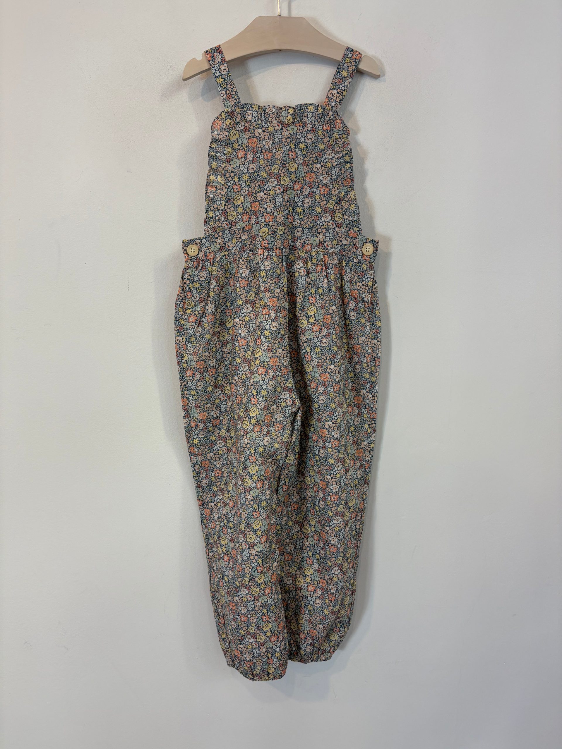 MI CANESÚ. Peto largo ligero flores. T 6 años