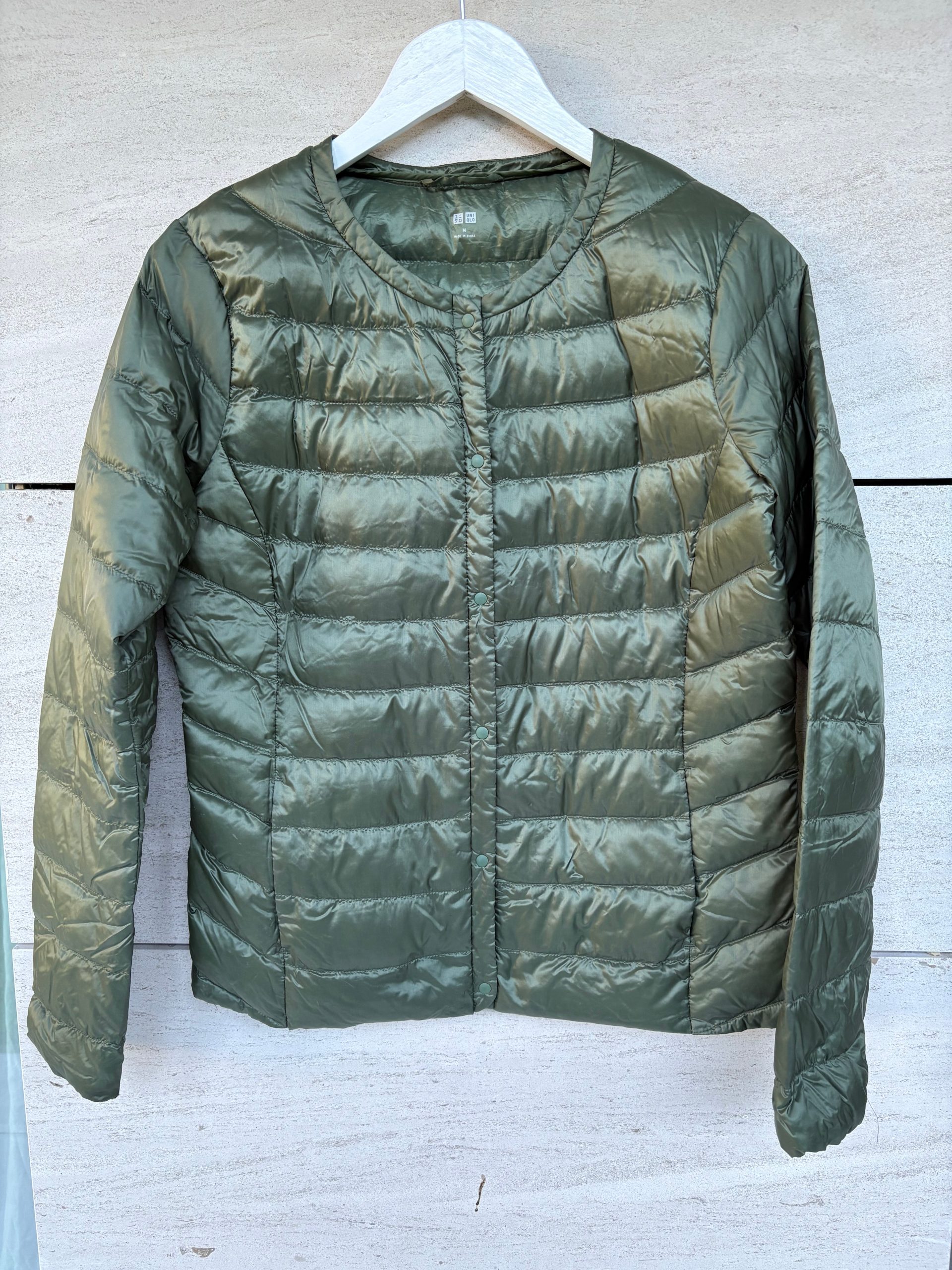 UNIQLO. Chaqueta plumas ultraligera verde. T M