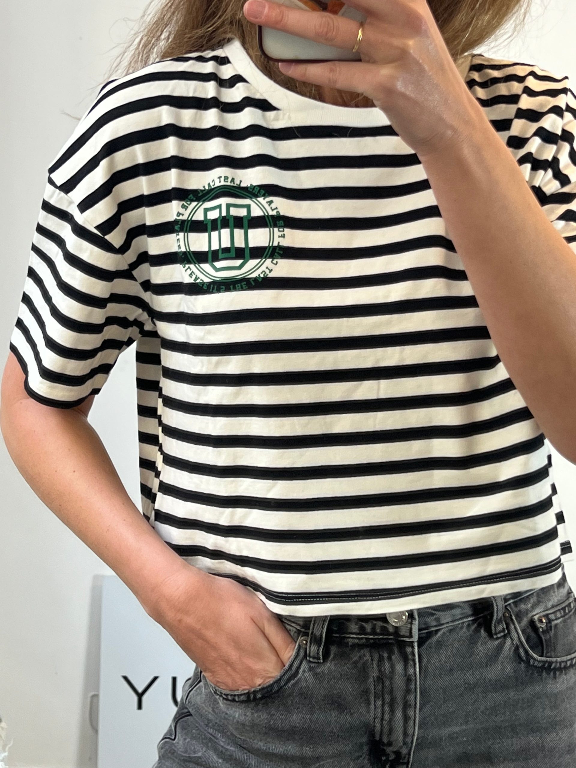 PULL&BEAR. Camiseta rayas letras verdes. T XL