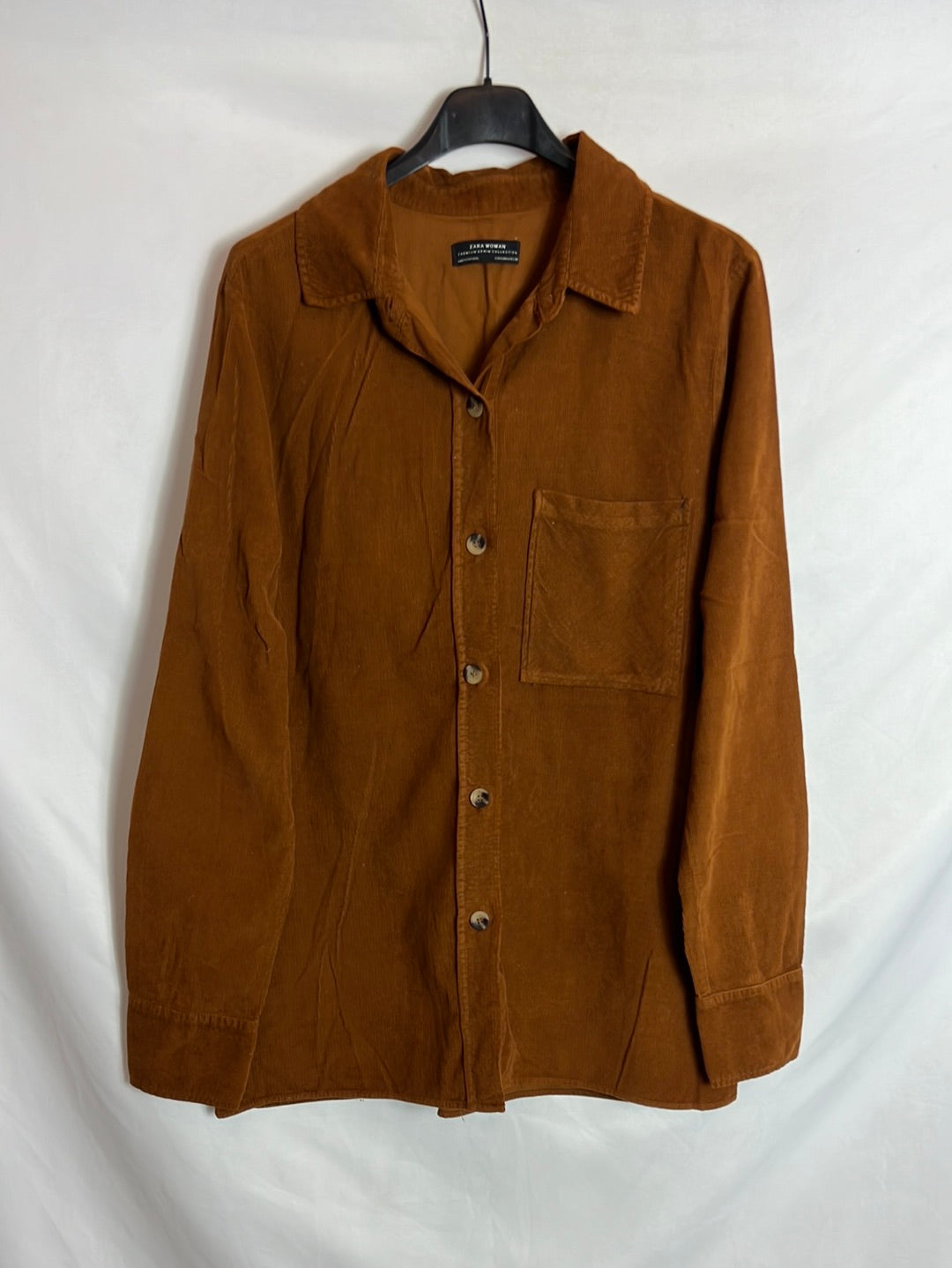 ZARA. Camisa micro pana marrón bolsillo. T M