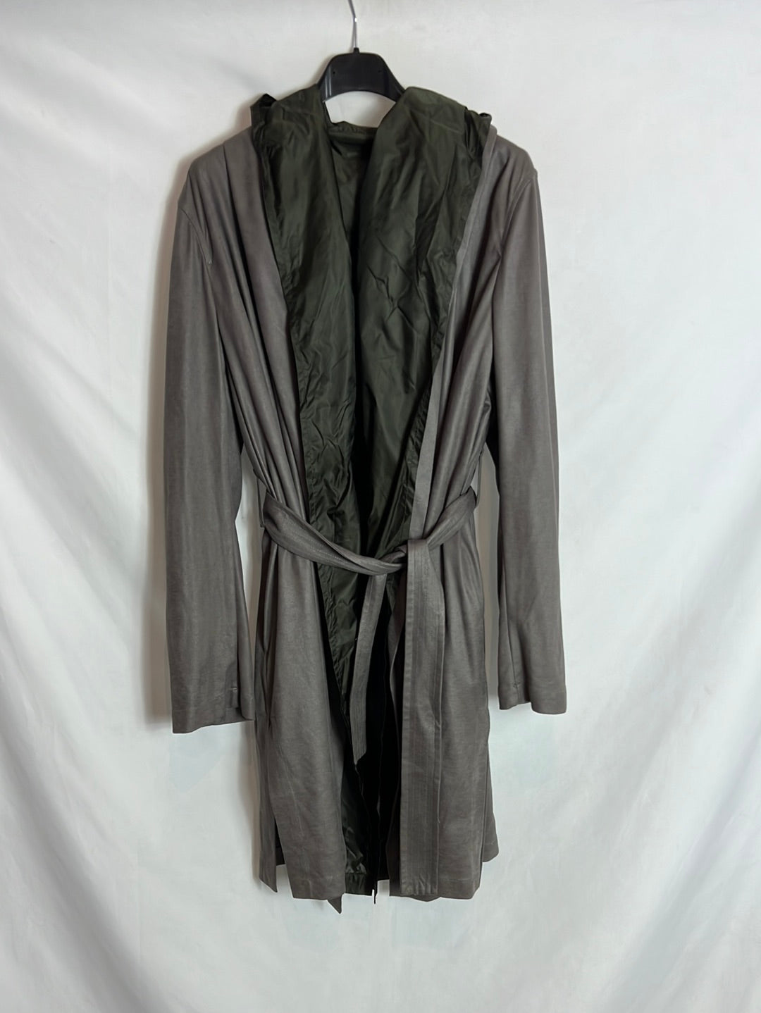 ADOLFO DOMÍNGUEZ. Chaqueta fluida reversible gris y verde. T 38