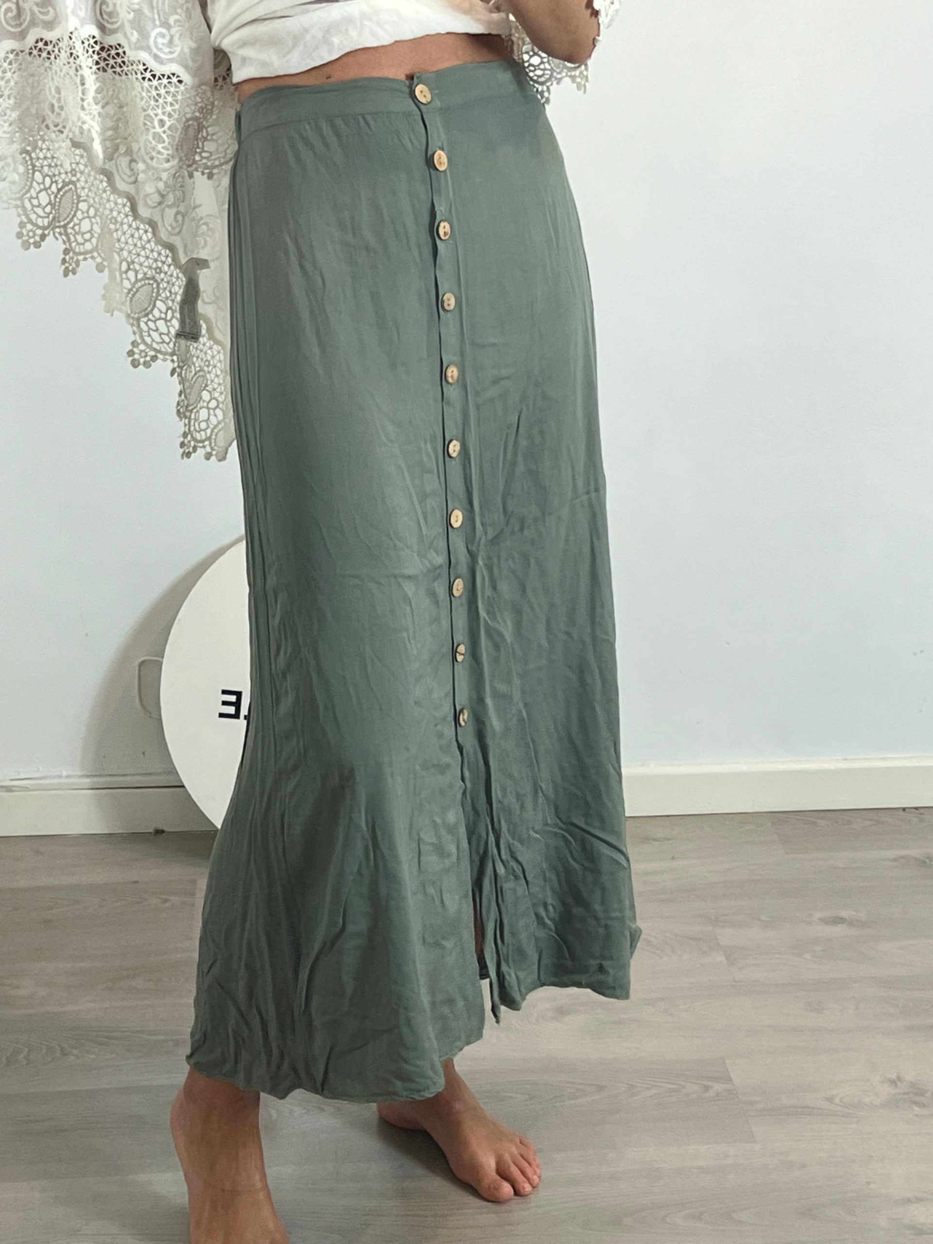 SENSE. Falda larga botones T.s