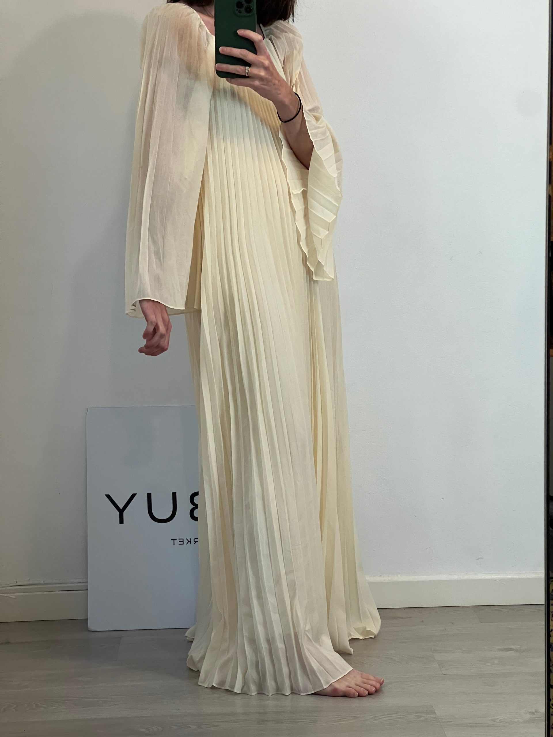 SÉZANE. Vestido plisado beige. T 34