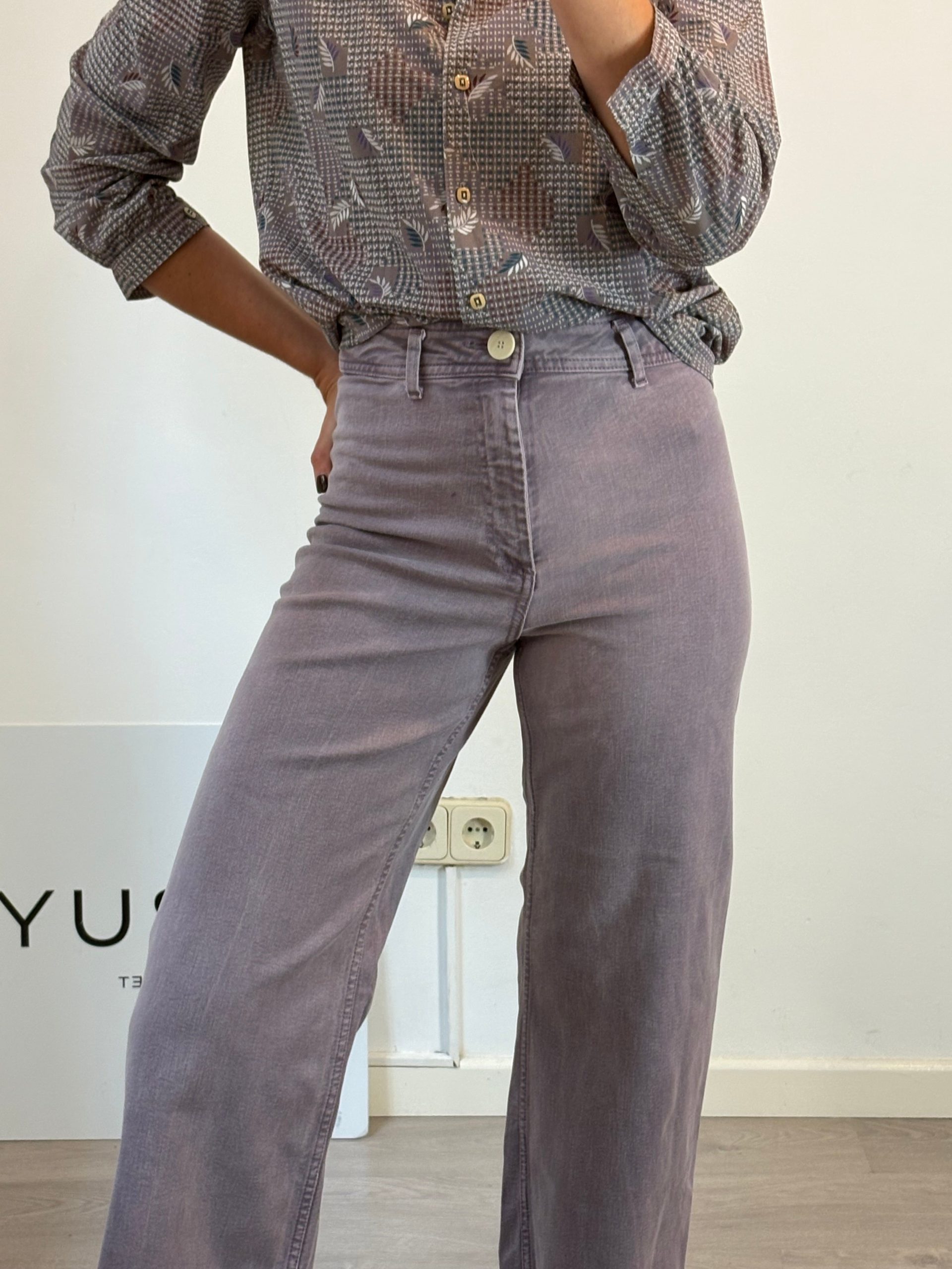 ZARA. Pantalón lila culotte T.38