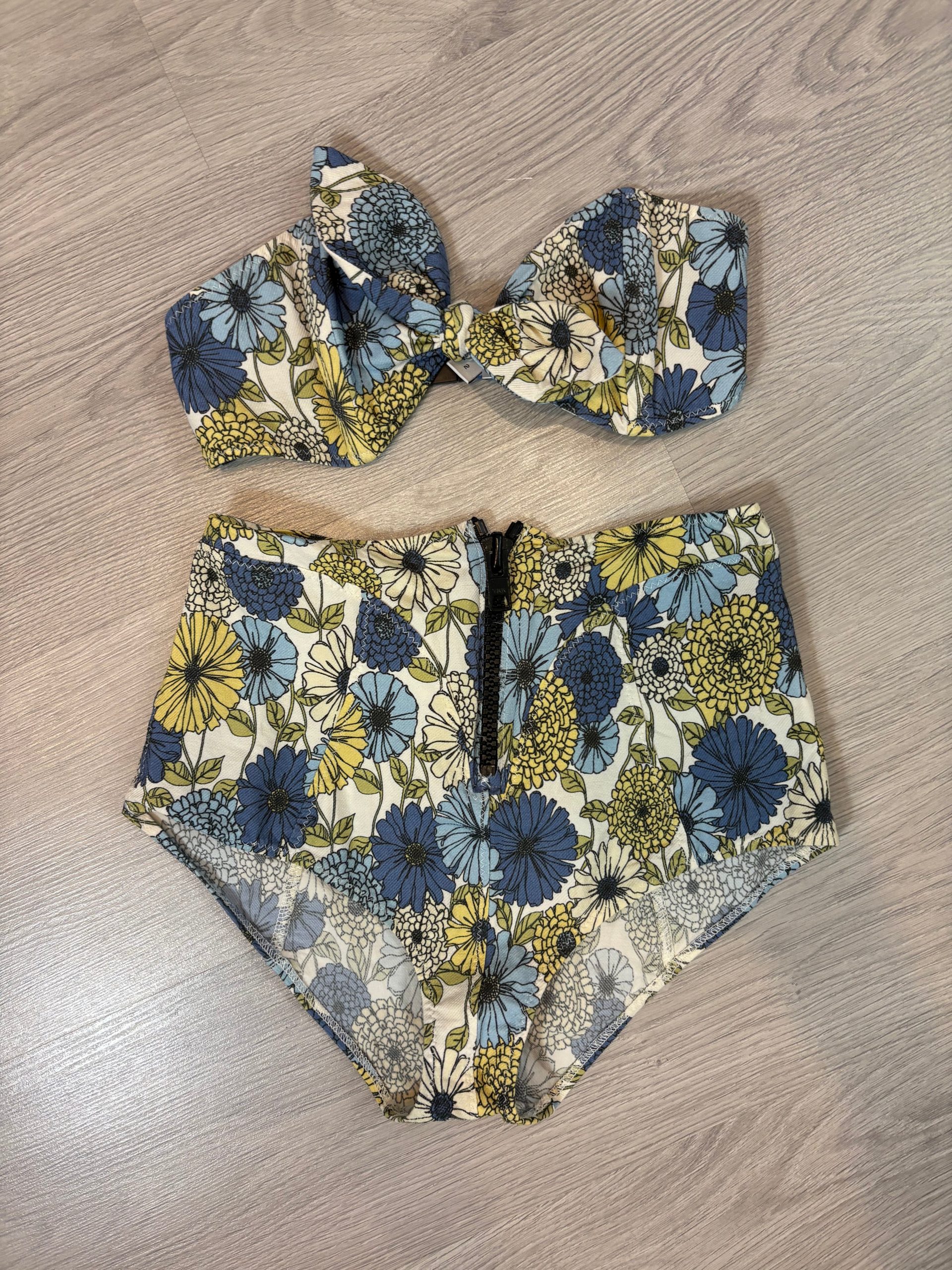 LISA MAIRE FERNÁNDEZ. Bikini estampado flores. T M